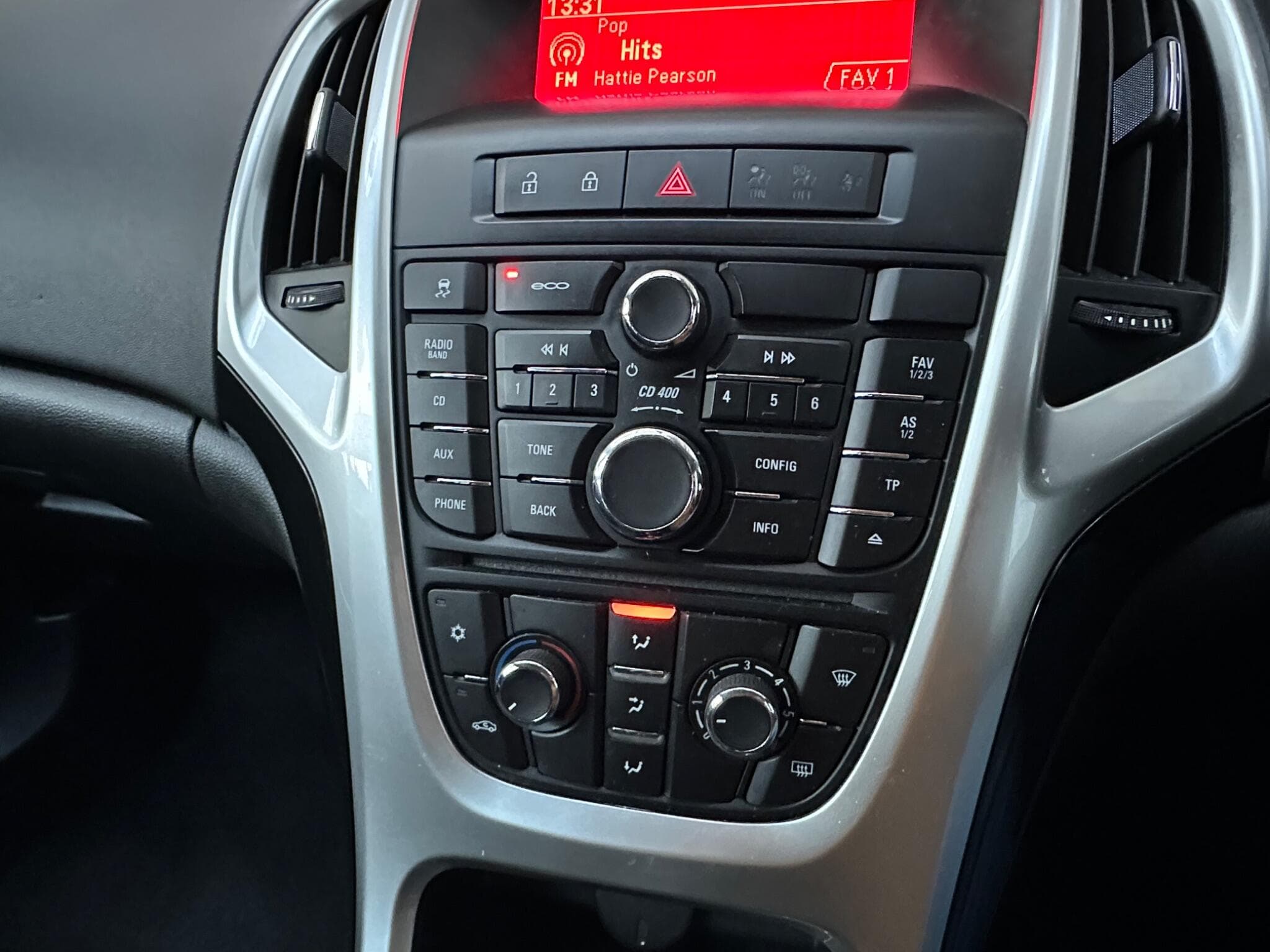 2014 Vauxhall Astra - Thumbnail 11