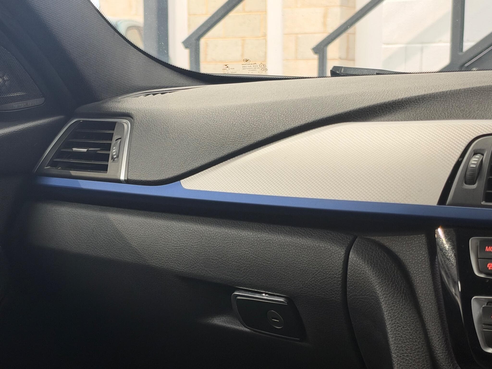 2017 BMW 3 Series - Thumbnail 45