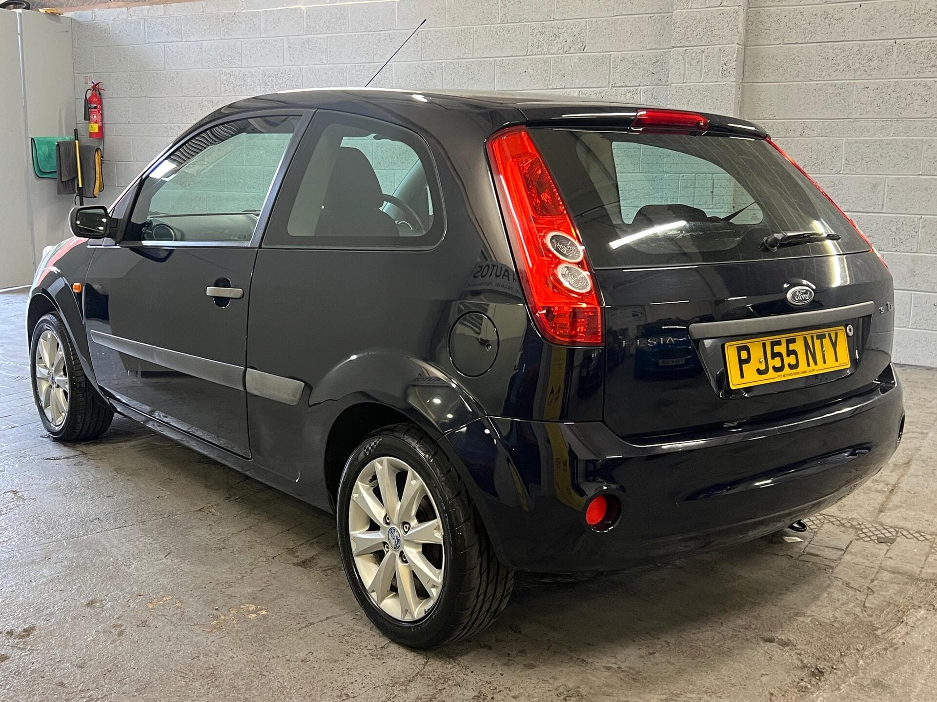 2005 Ford Fiesta - Thumbnail 9