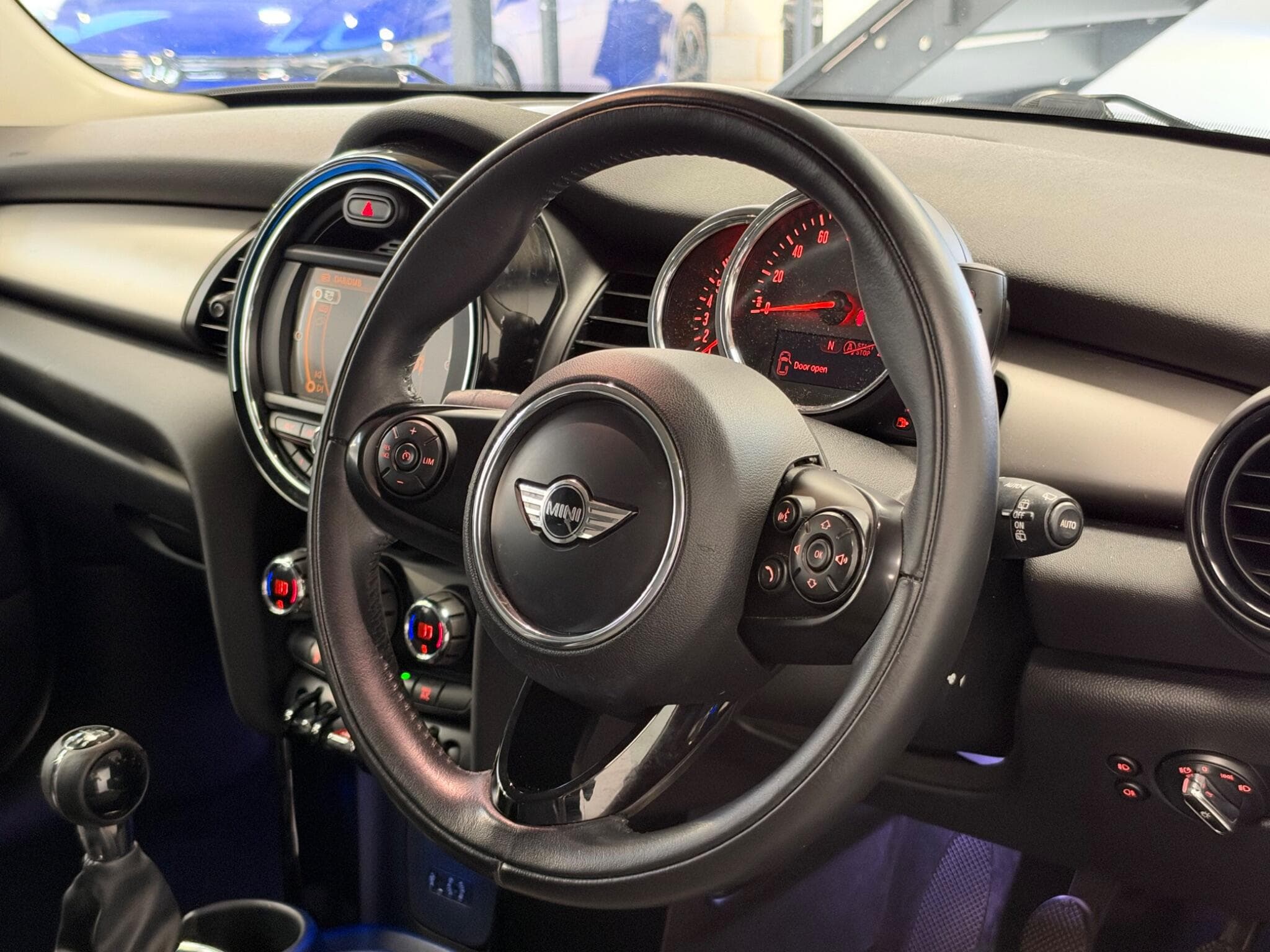 2017 MINI Hatch - Thumbnail 35