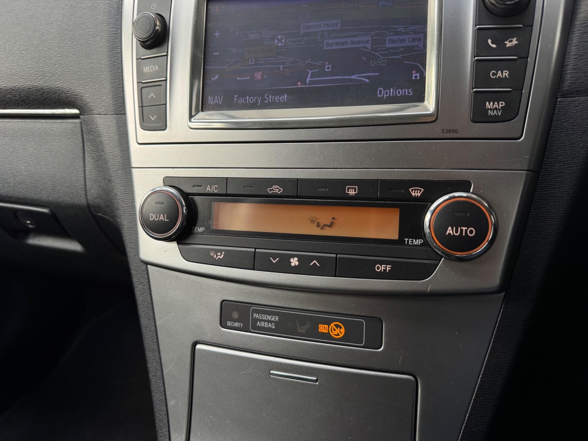 2014 Toyota Avensis - Thumbnail 18