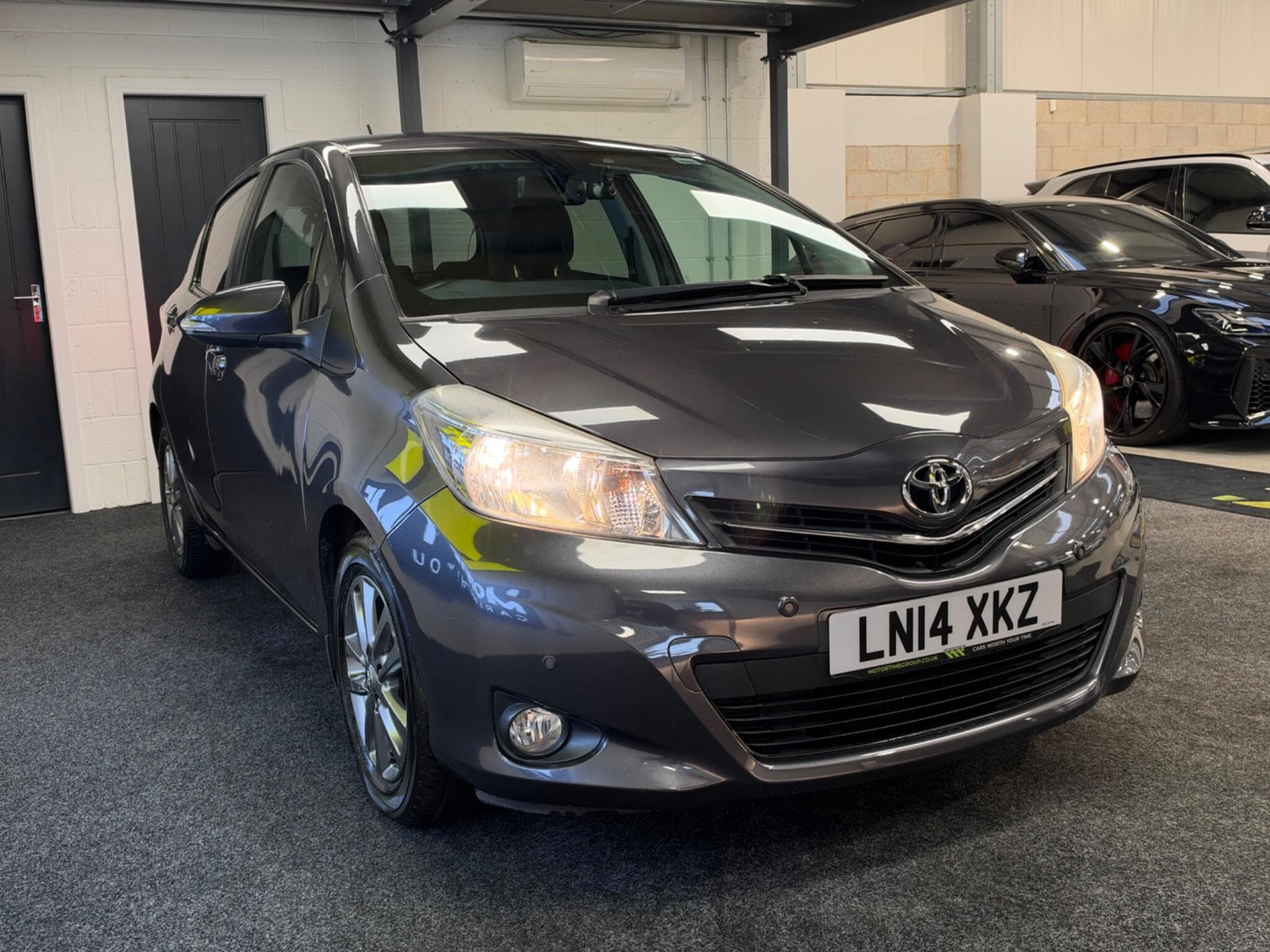 2014 Toyota Yaris - Thumbnail 2