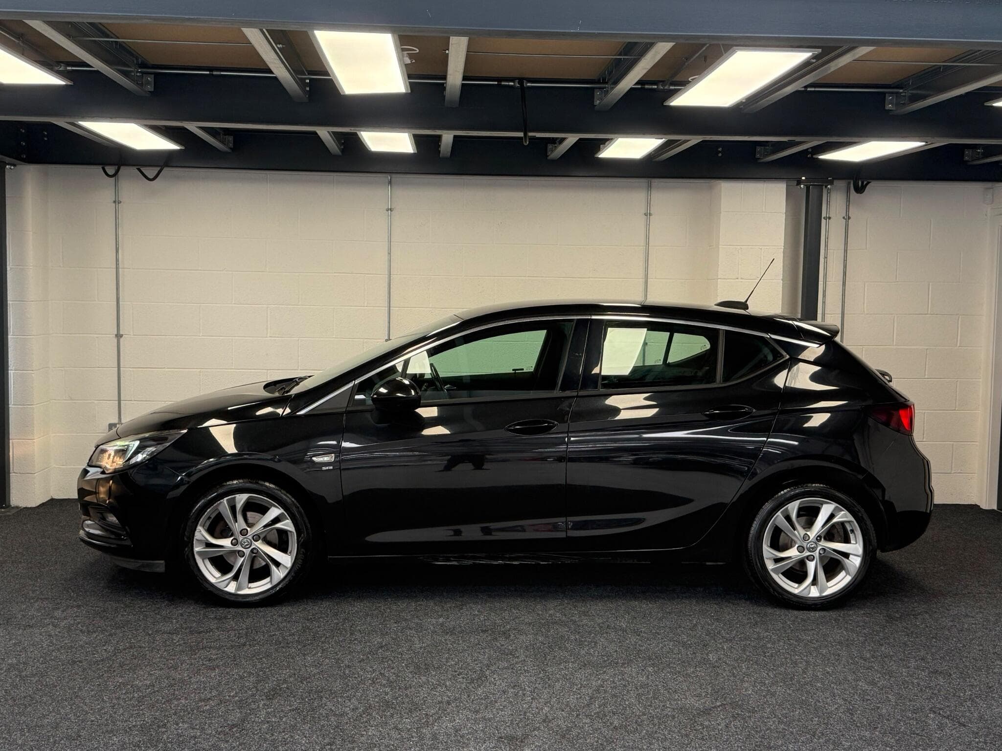 2016 Vauxhall Astra - Thumbnail 4
