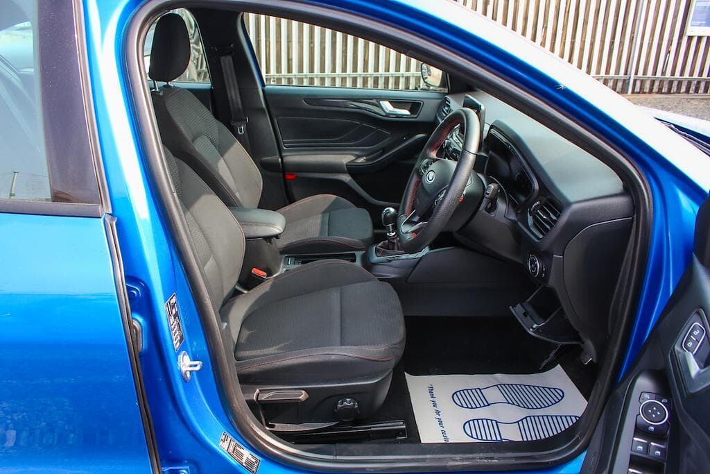 2019 Ford Focus - Thumbnail 14
