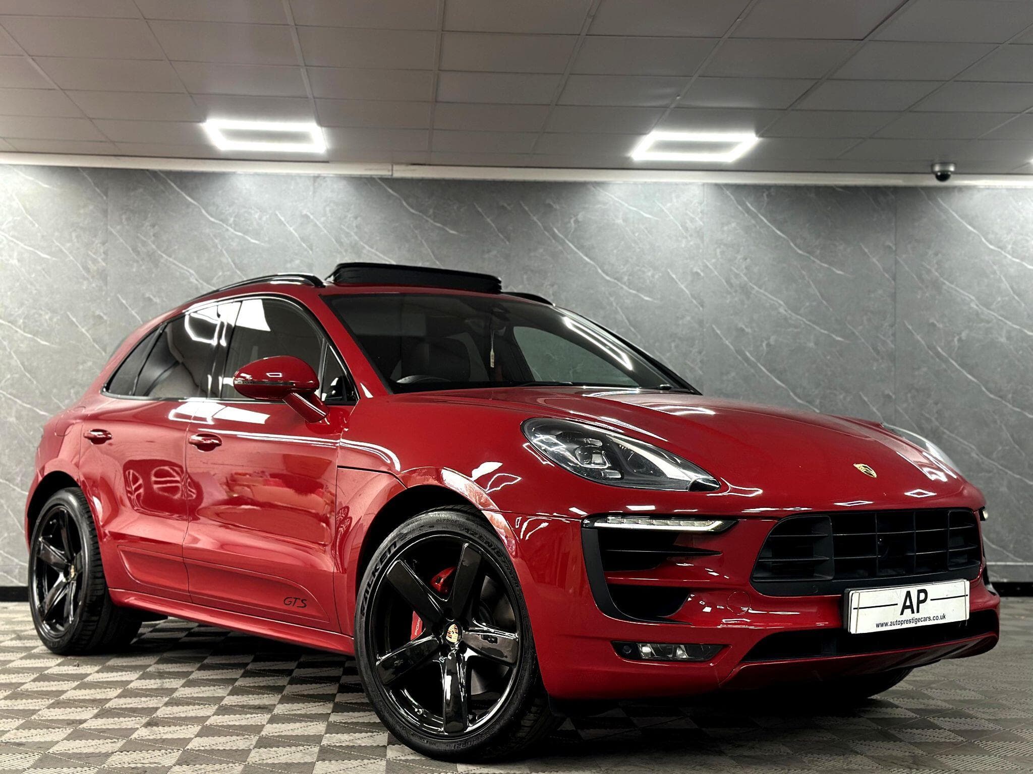 2016 Porsche Macan - Main