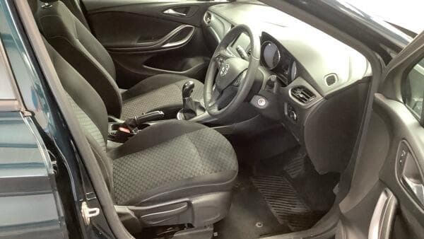 2016 Vauxhall Astra - Thumbnail 12
