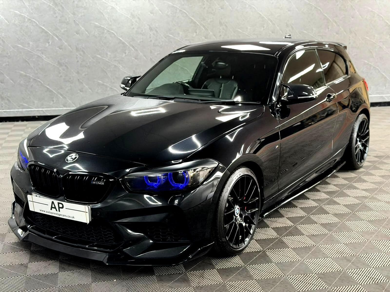 2017 BMW 1 Series - Thumbnail 18