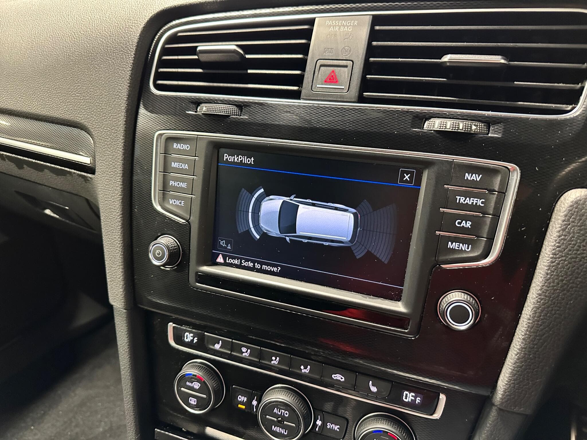 2016 Volkswagen Golf - Thumbnail 16