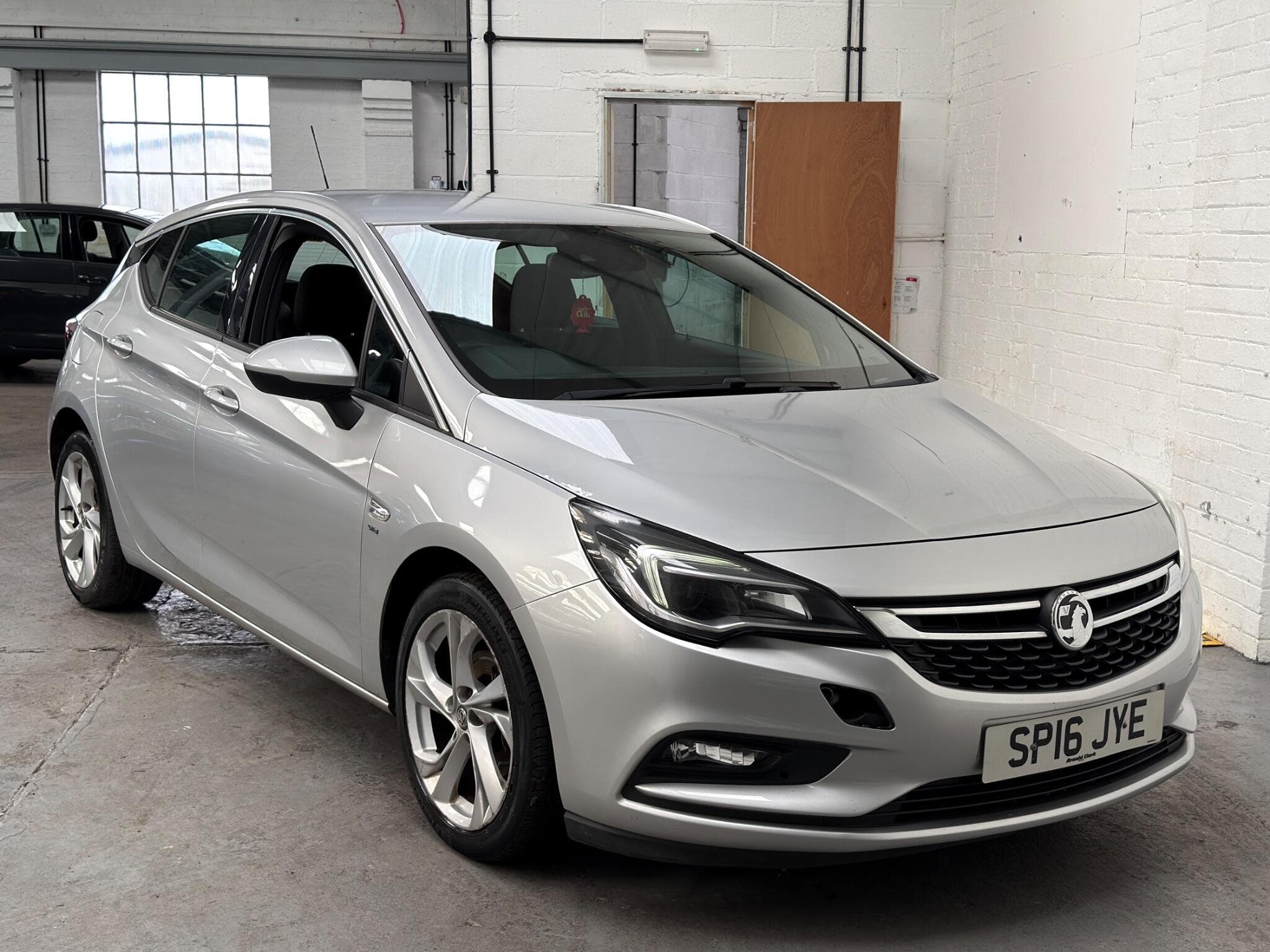 2016 Vauxhall Astra - Image 1
