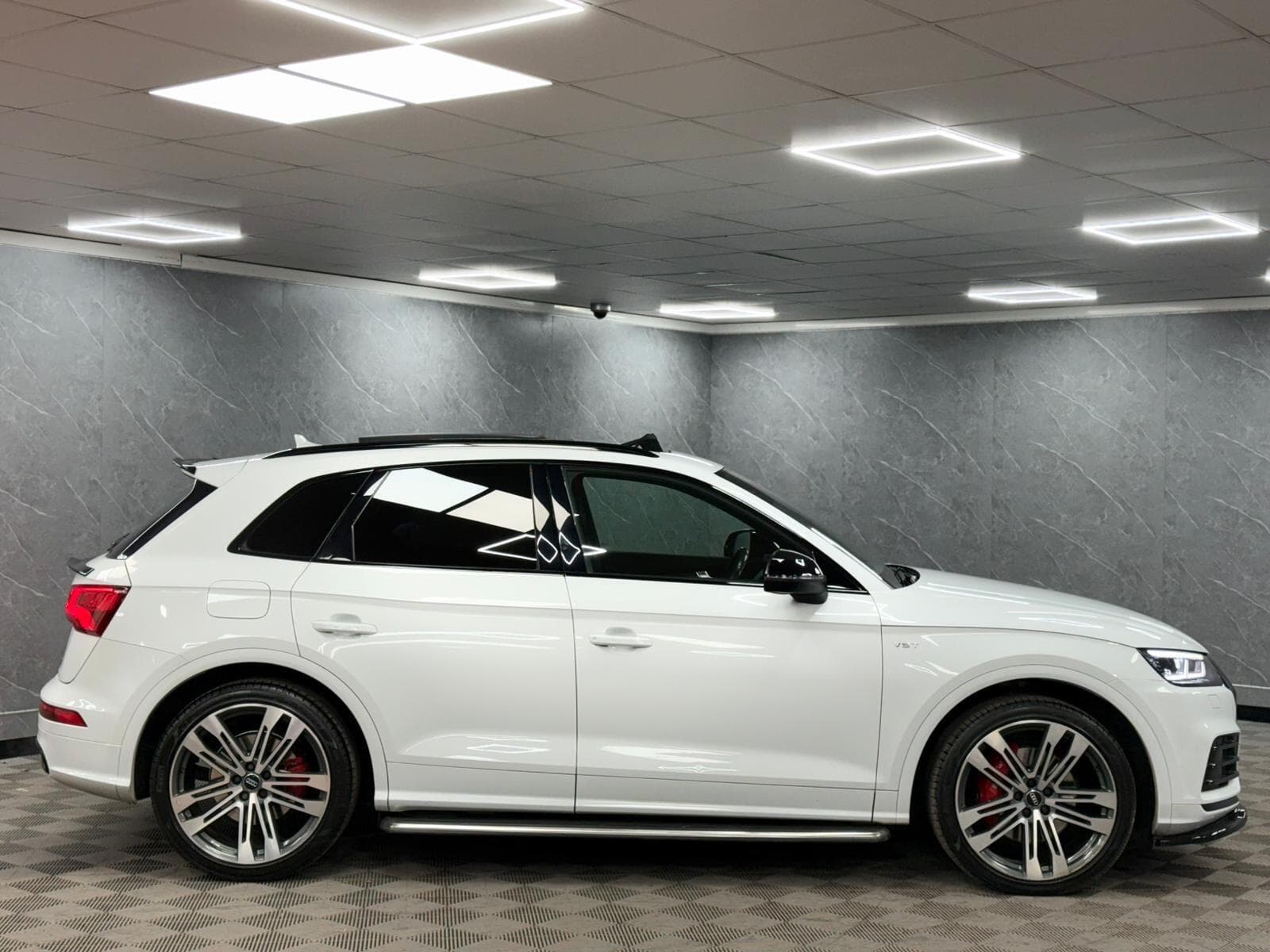 2018 Audi SQ5 - Thumbnail 32