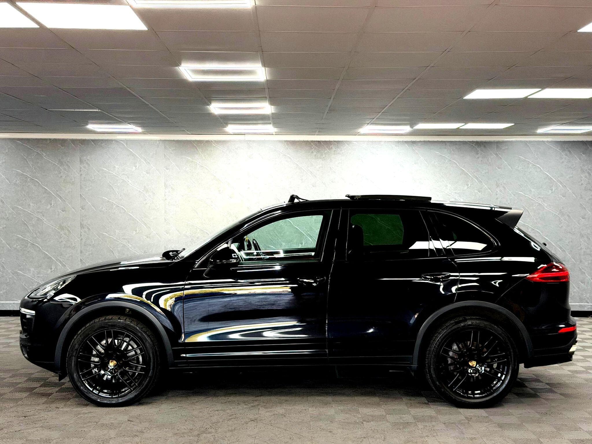 2014 Porsche Cayenne - Image 3