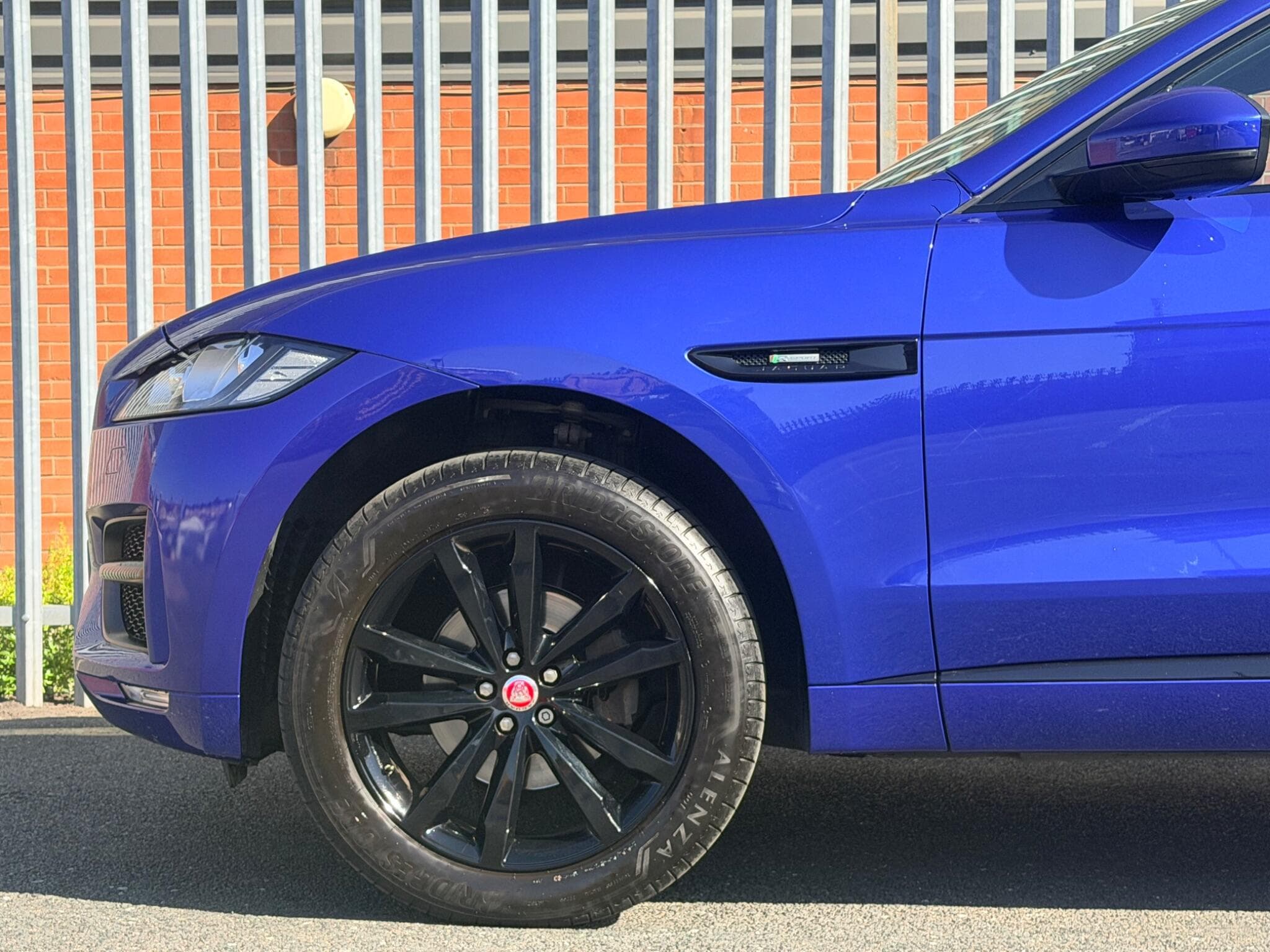 2017 Jaguar F-PACE - Thumbnail 14