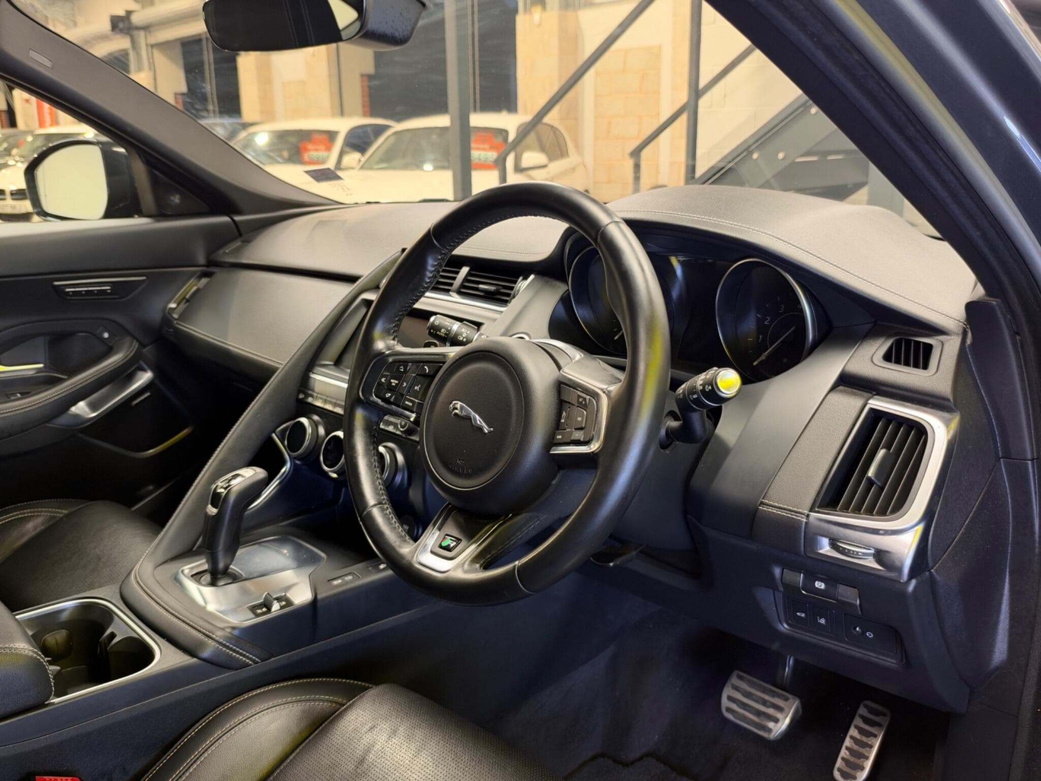 2018 Jaguar E-PACE - Thumbnail 18