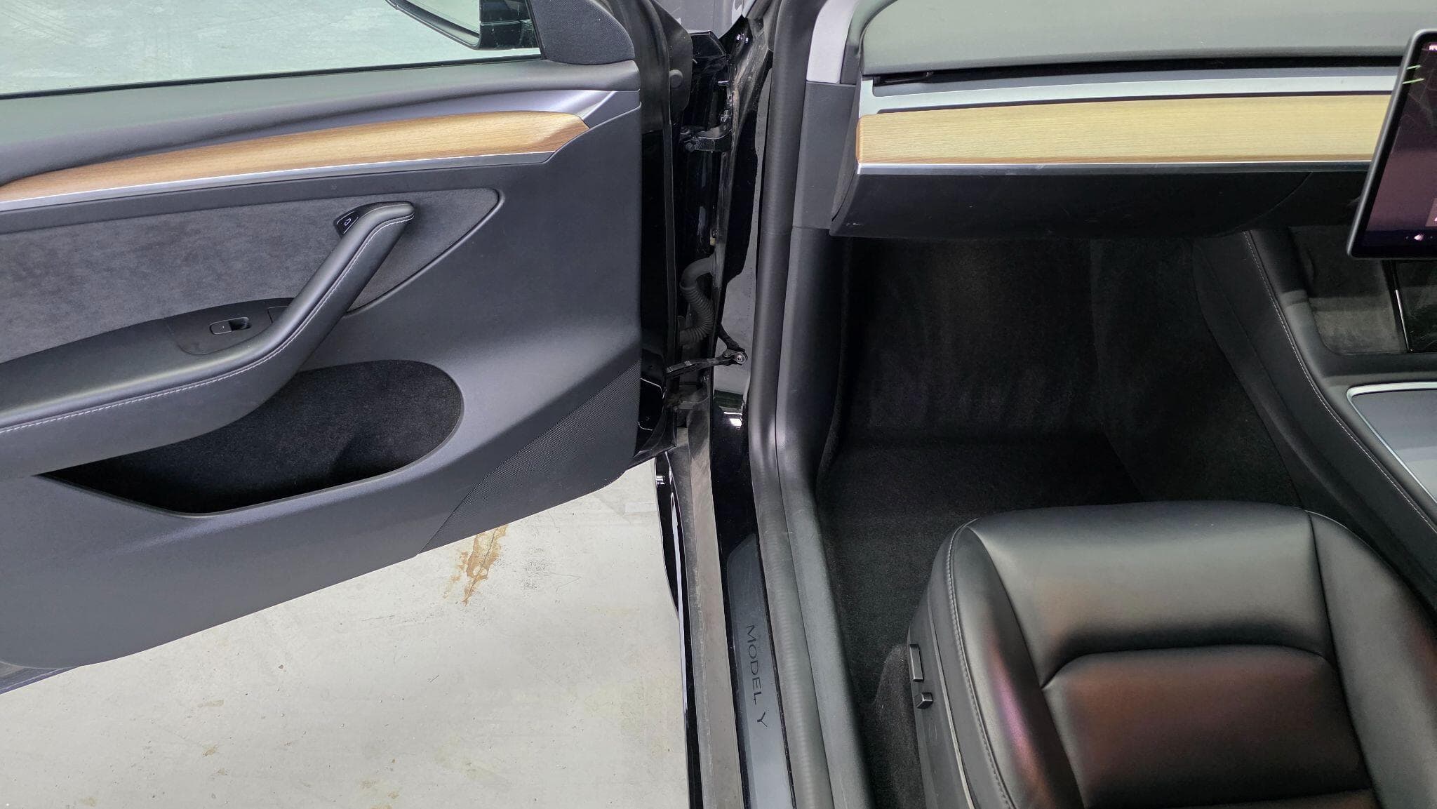 2022 Tesla Model Y - Thumbnail 18
