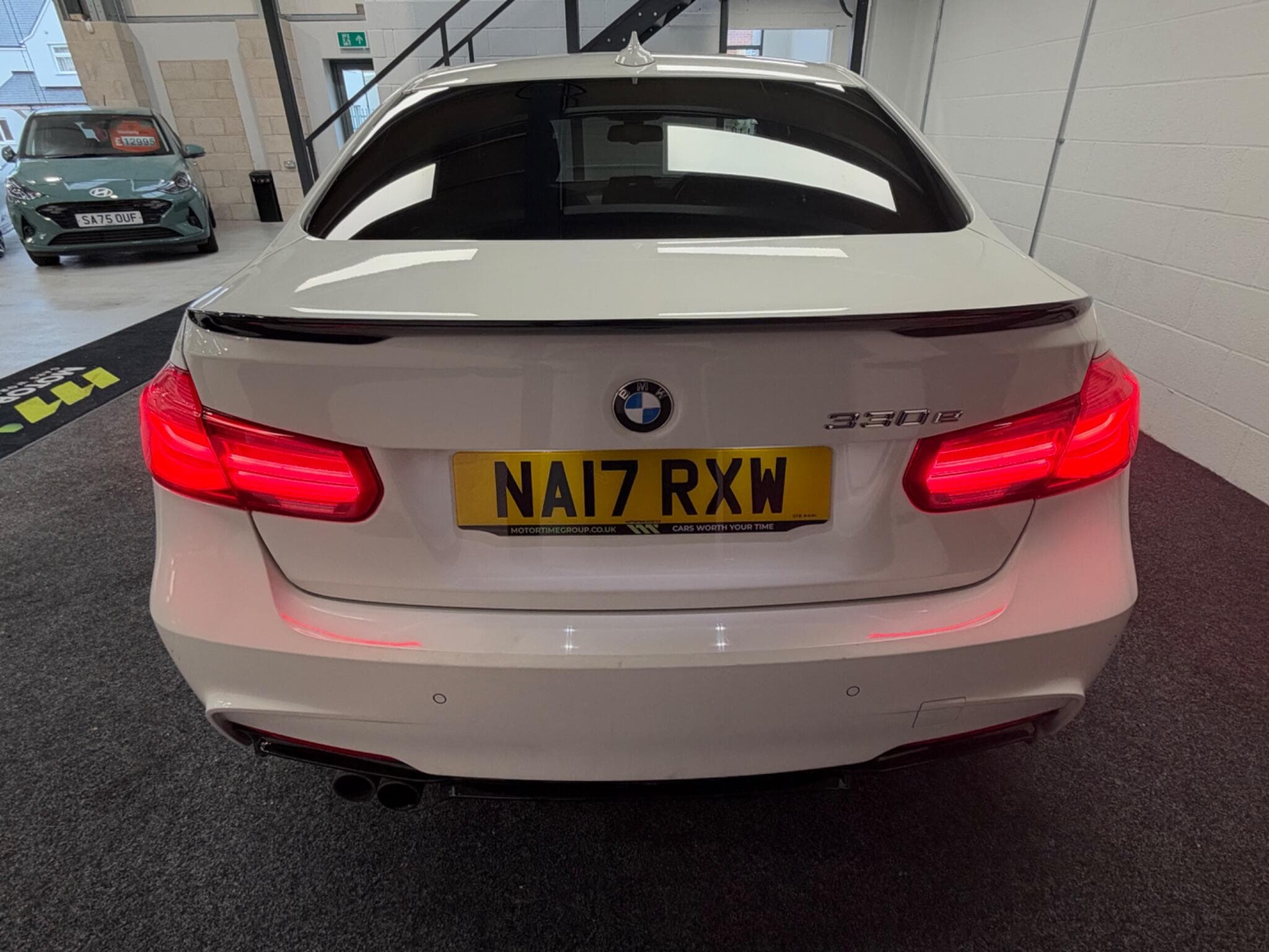 2017 BMW 3 Series - Thumbnail 9