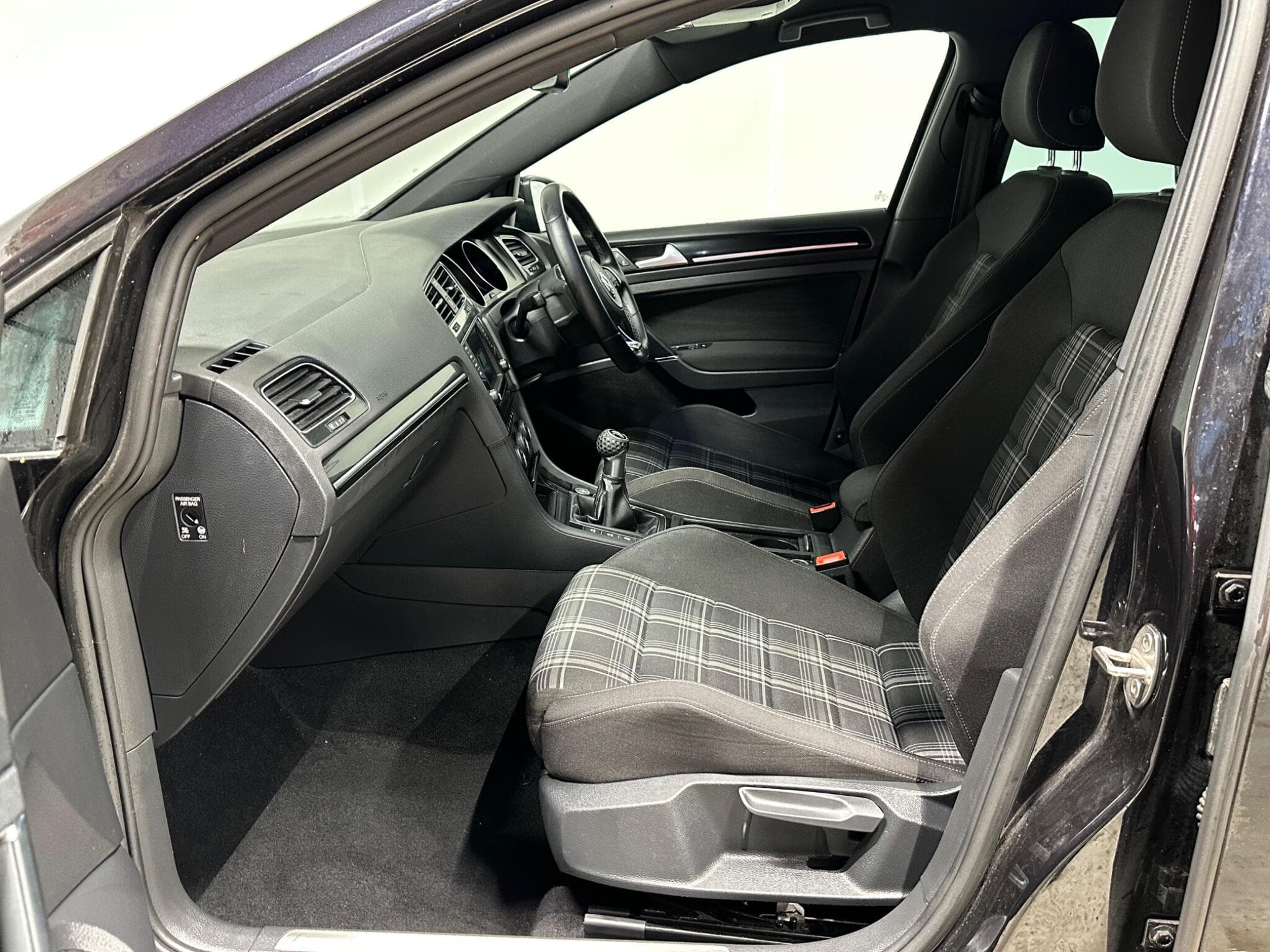 2016 Volkswagen Golf - Thumbnail 11