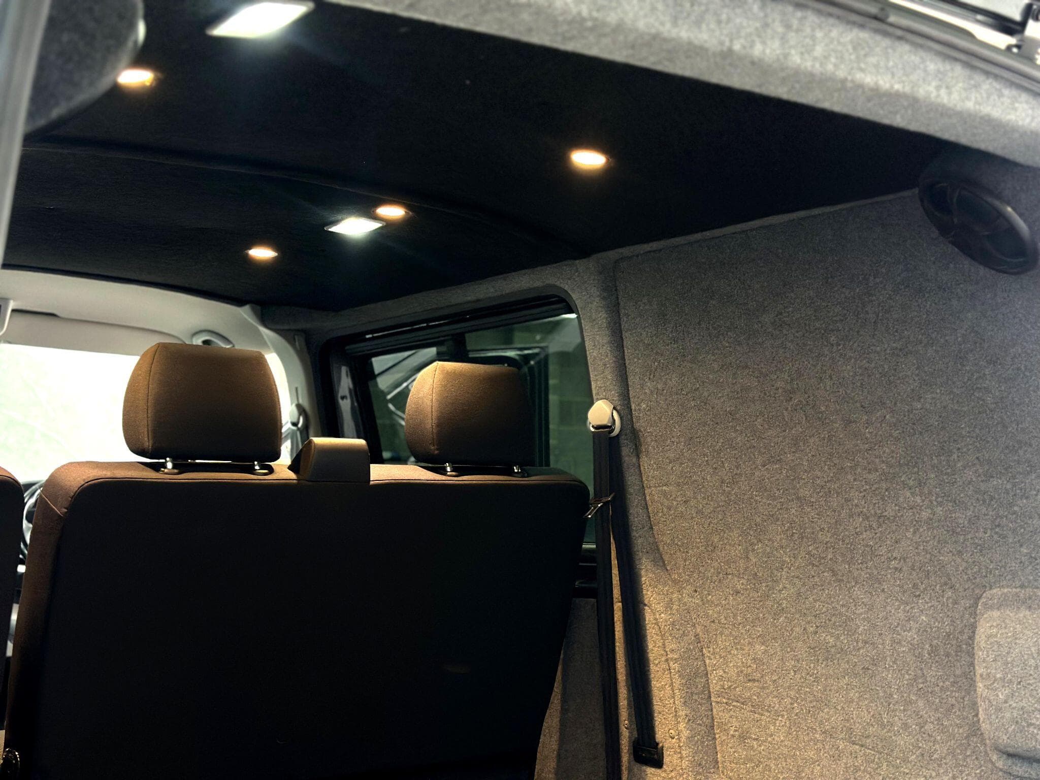 2018 Volkswagen Transporter - Image 3