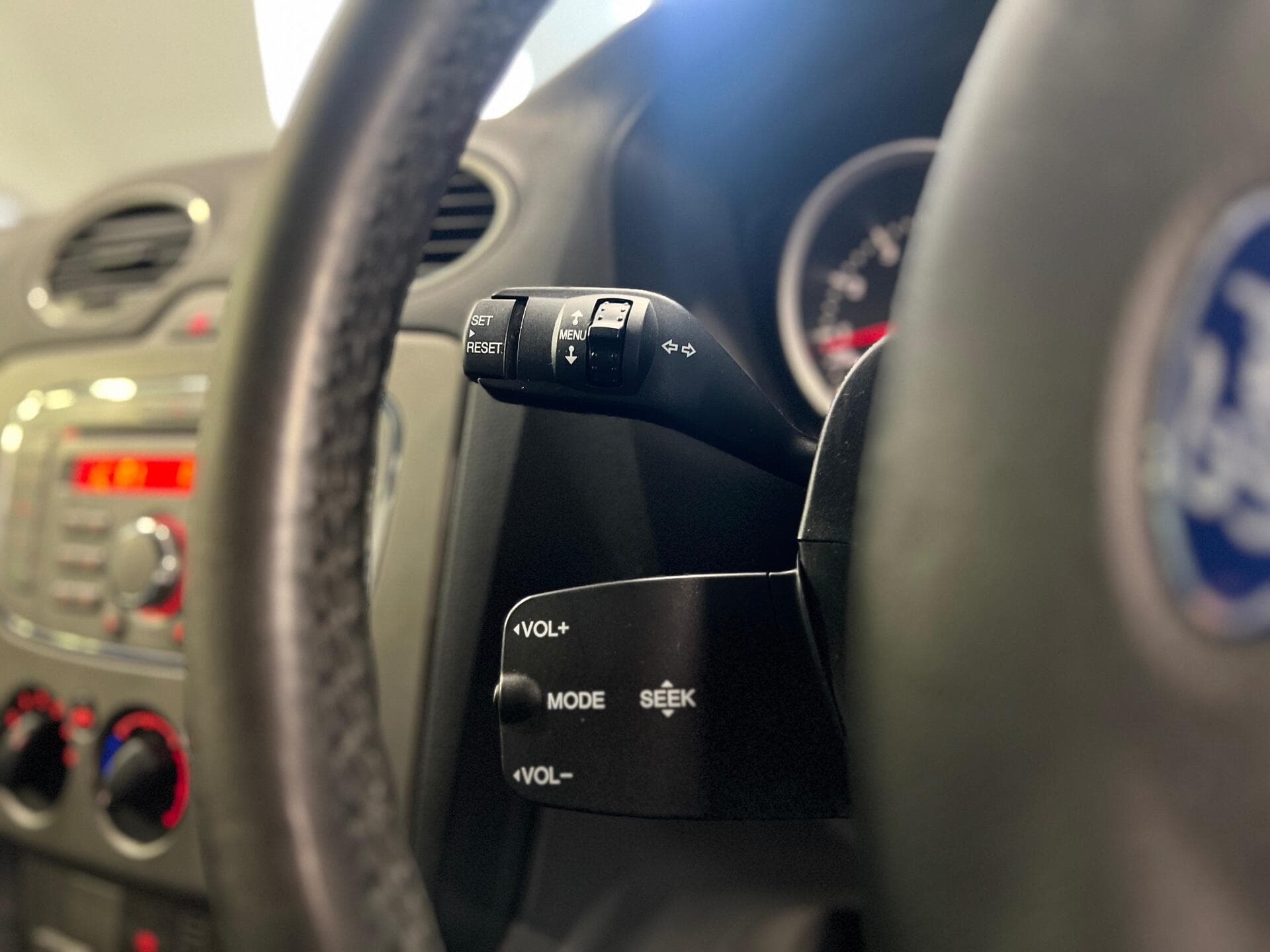 2009 Ford Focus - Thumbnail 22