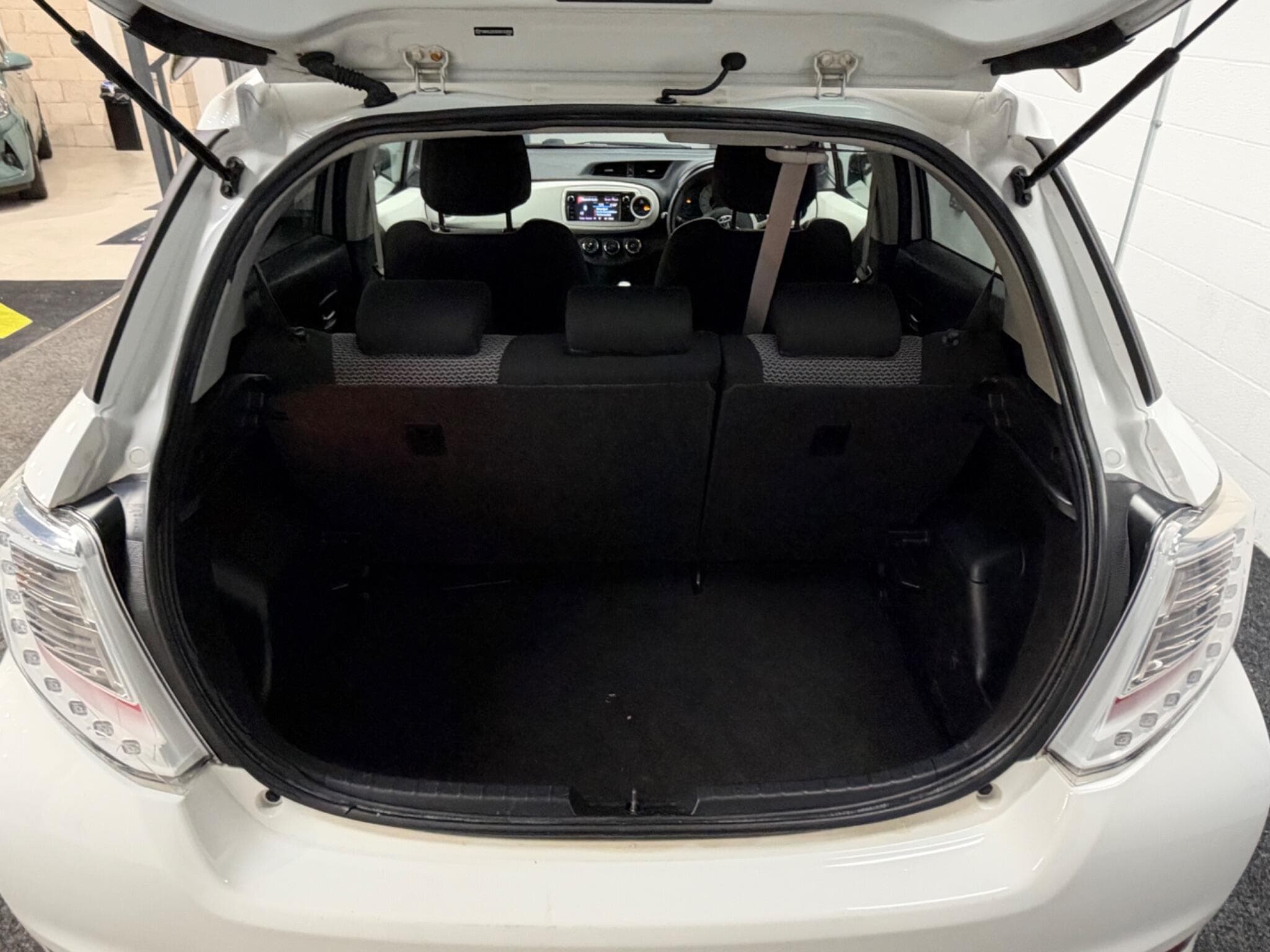 2013 Toyota Yaris - Thumbnail 34