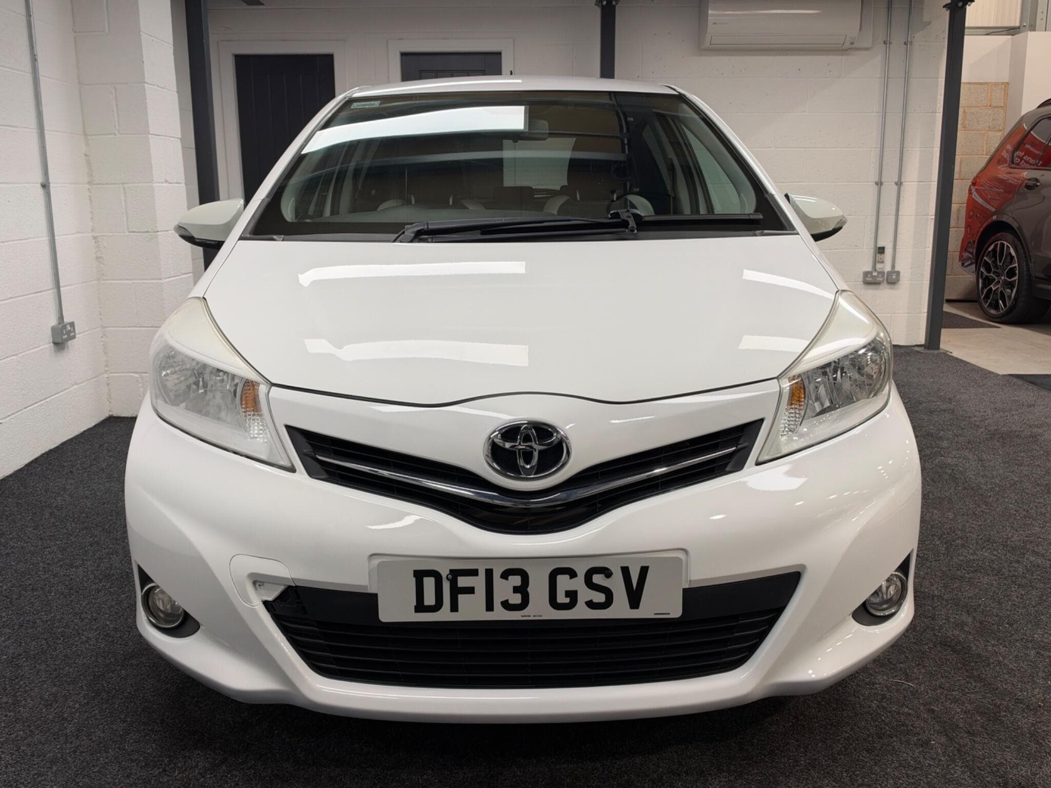 2013 Toyota Yaris - Thumbnail 3