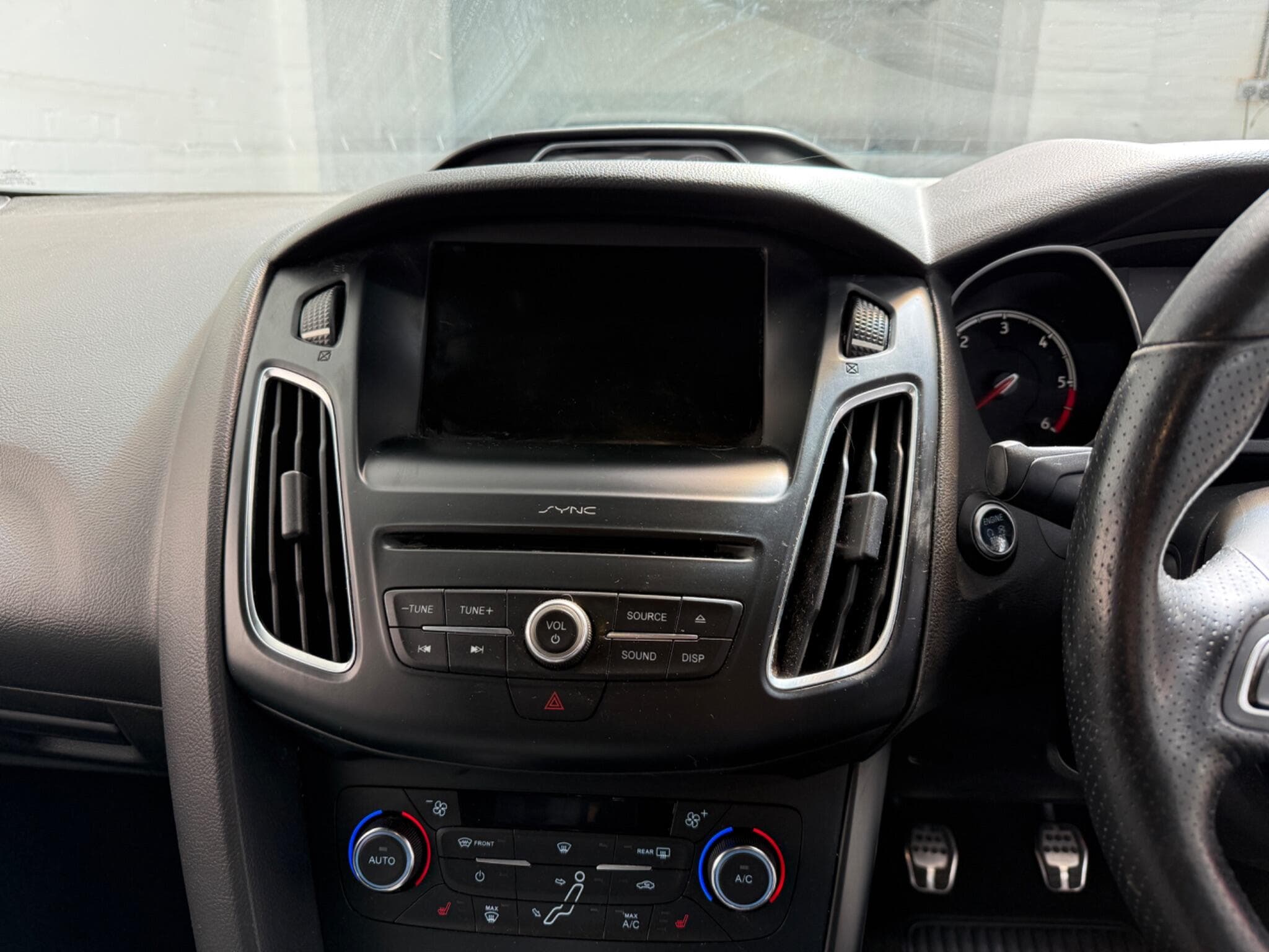 2016 Ford Focus - Thumbnail 20