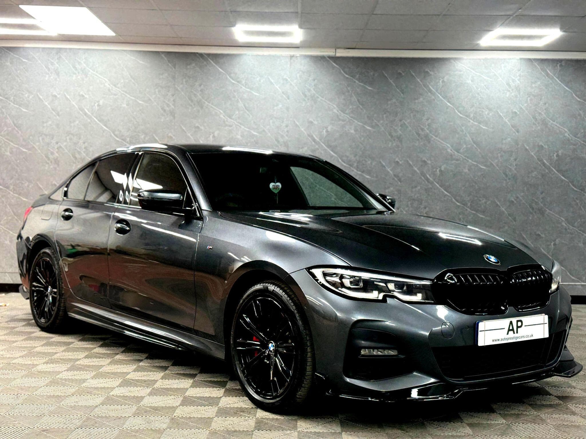 2019 BMW 3 Series - Thumbnail 2