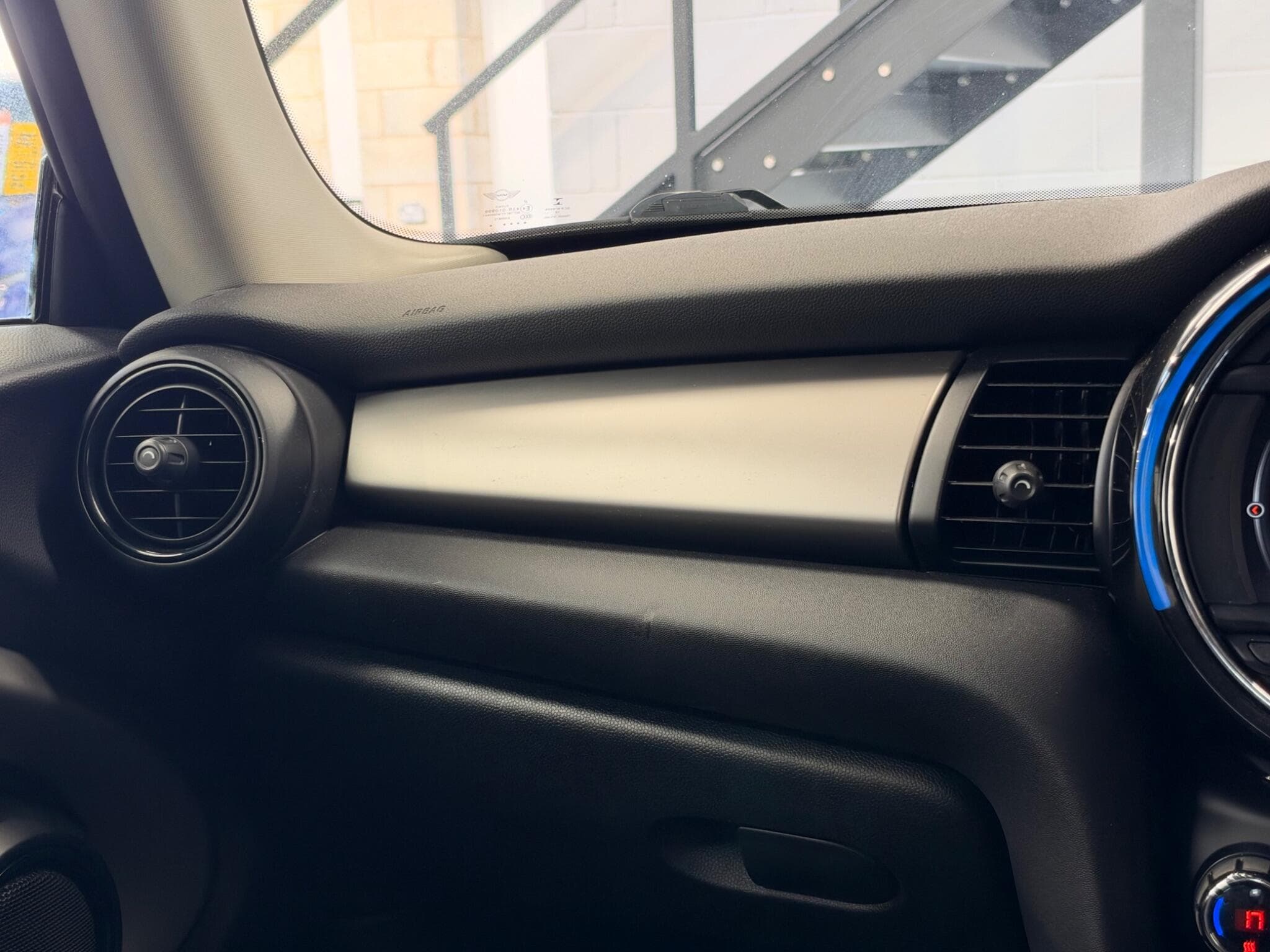 2017 MINI Hatch - Thumbnail 41