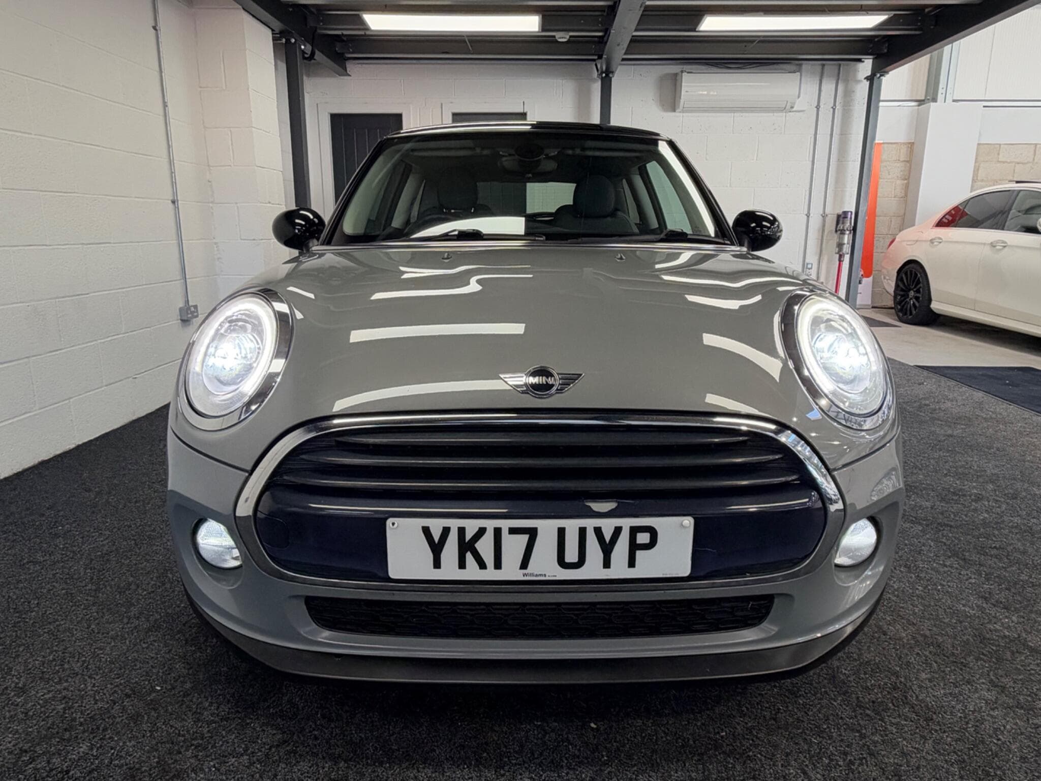 2017 MINI Hatch - Thumbnail 3