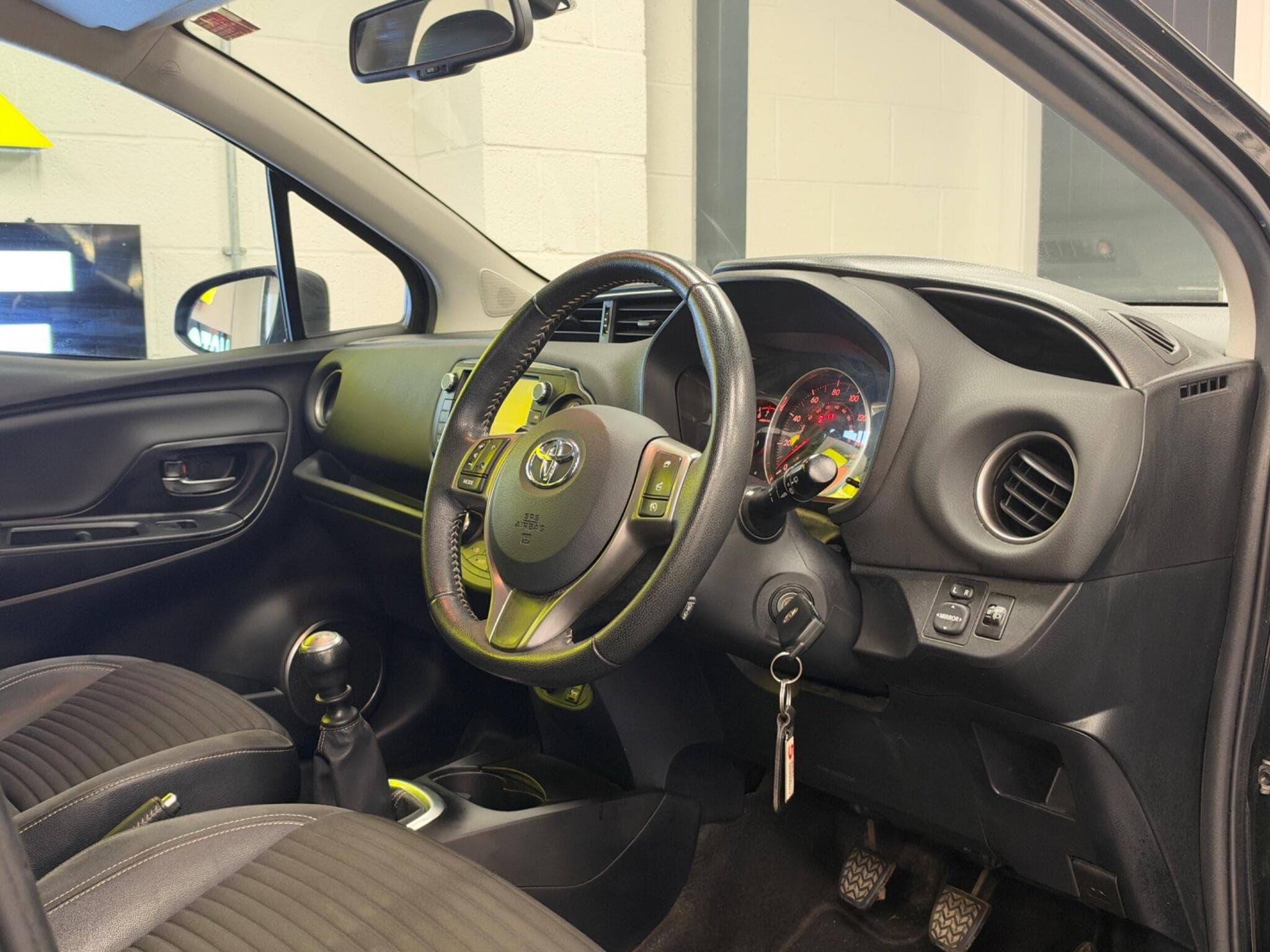 2014 Toyota Yaris - Thumbnail 18