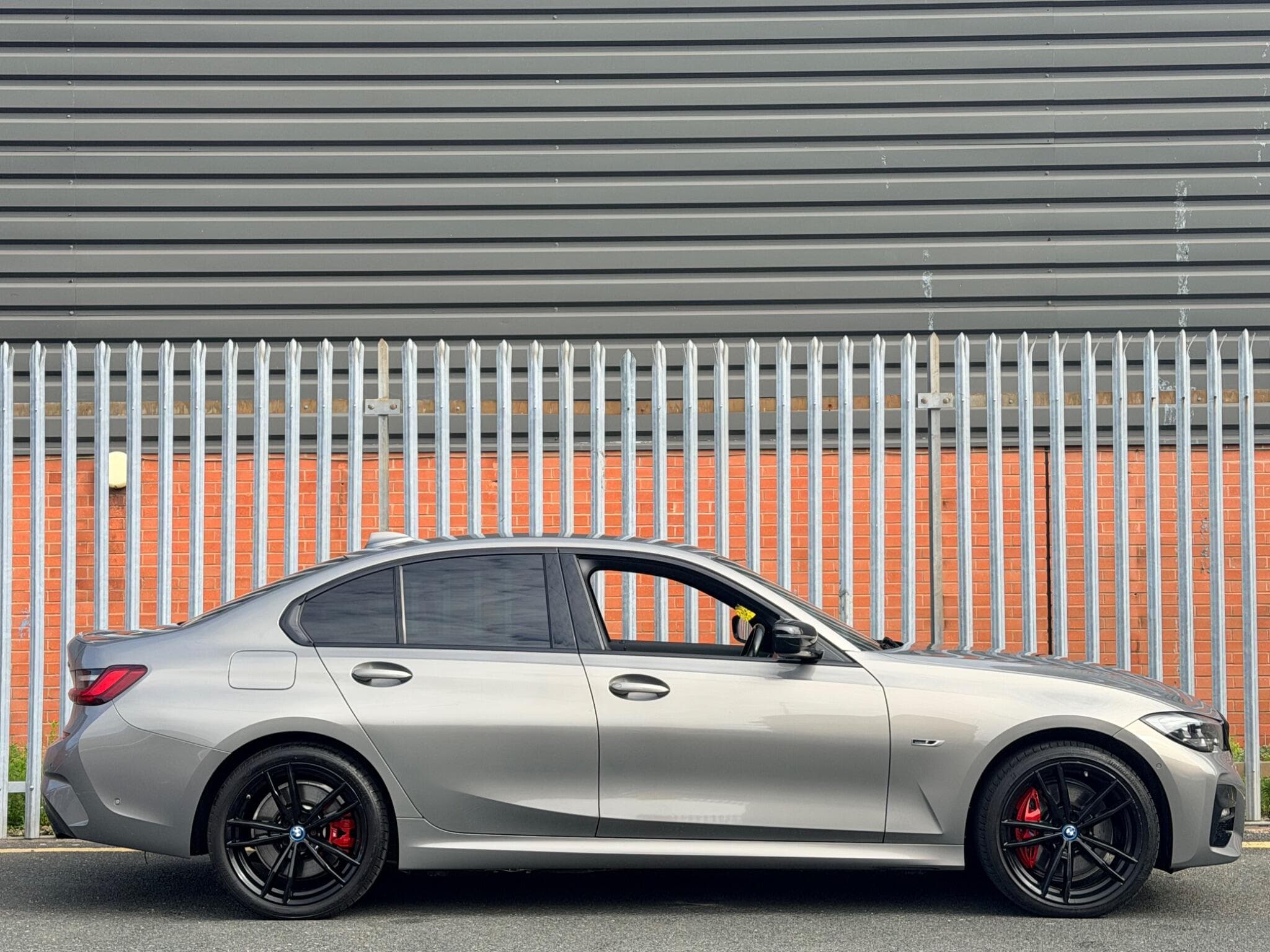 2022 BMW 3 Series - Image 2