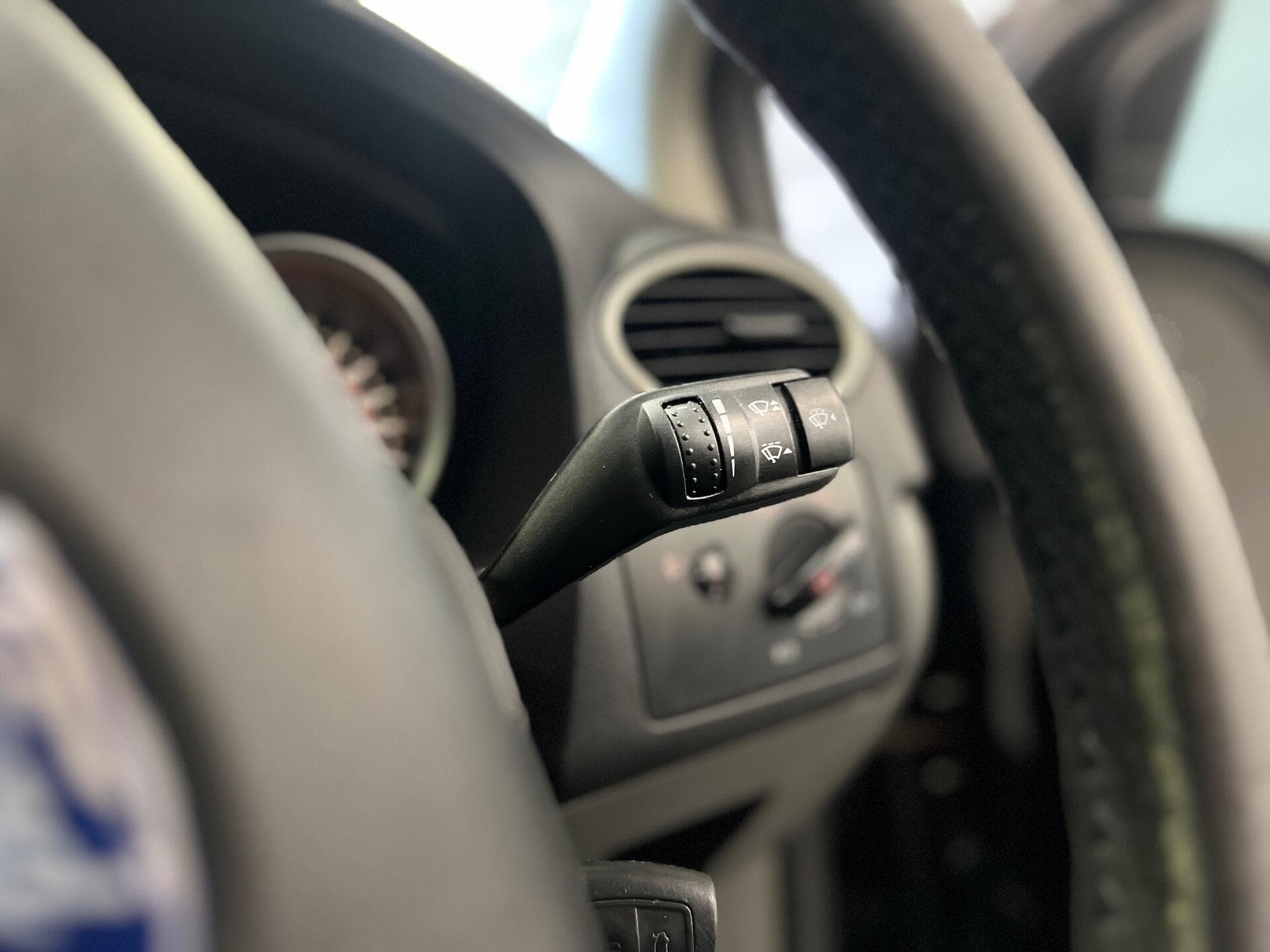 2009 Ford Focus - Thumbnail 20