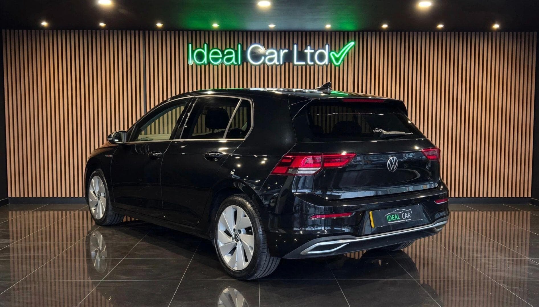 2020 Volkswagen Golf - Image 2