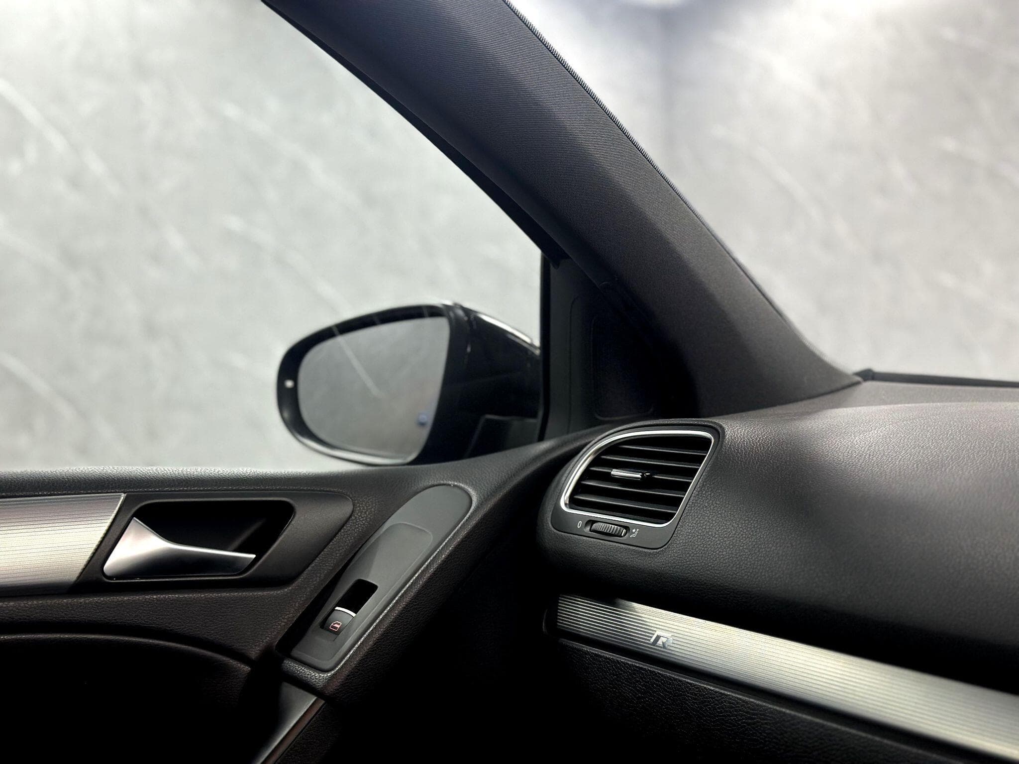 2011 Volkswagen Golf - Thumbnail 42