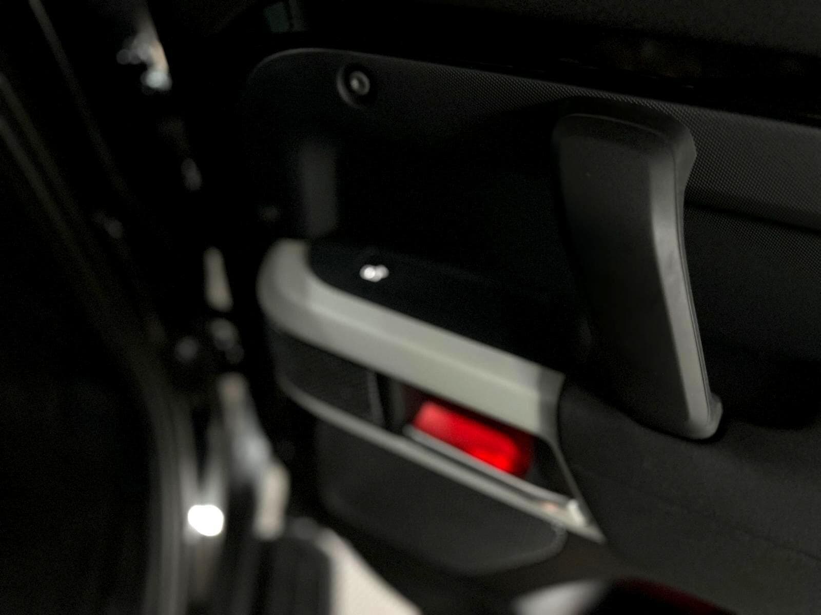 2024 Land Rover Defender 110 - Thumbnail 51