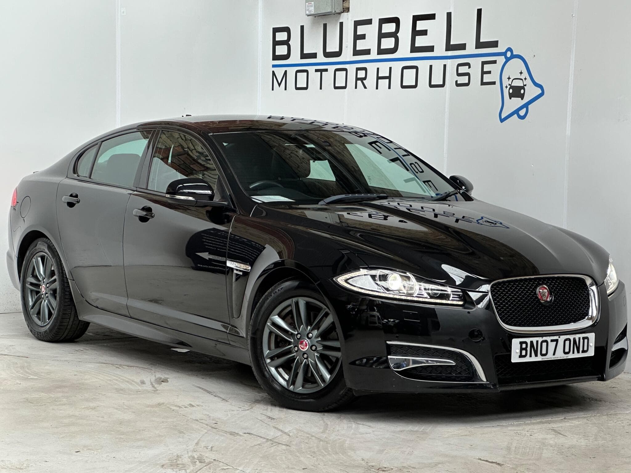 2015 Jaguar XF - Image 1