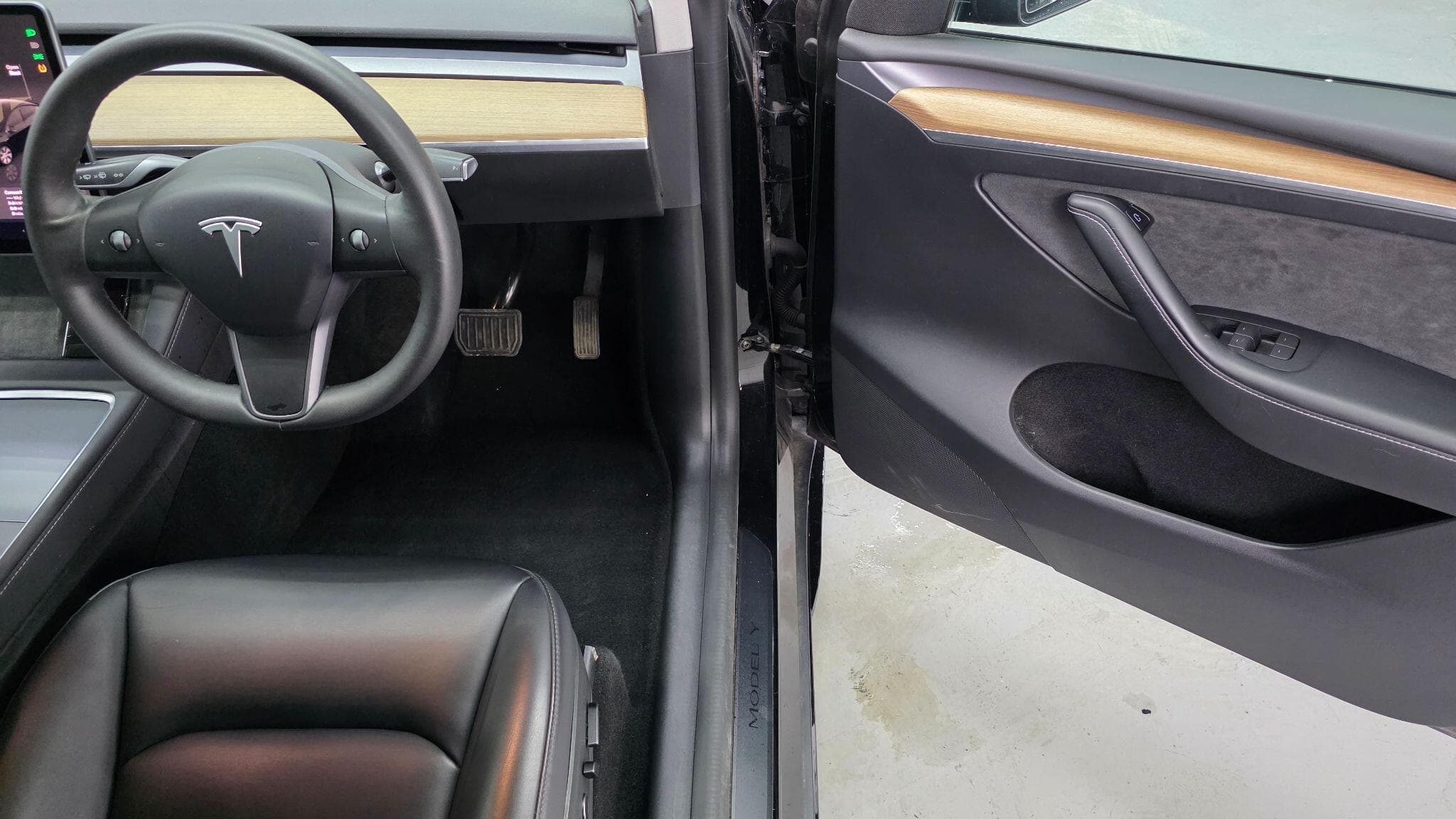 2022 Tesla Model Y - Thumbnail 9