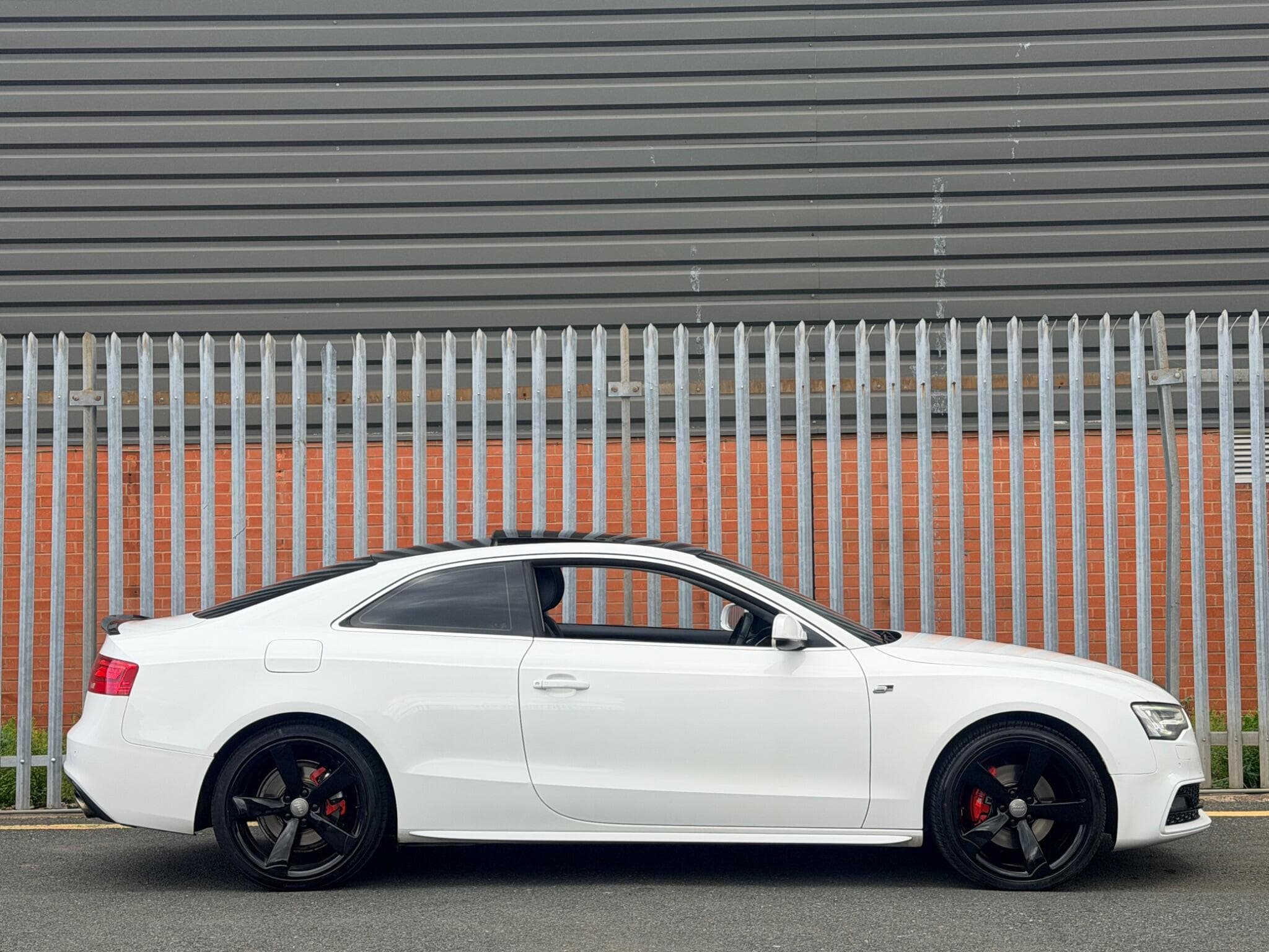 2011 Audi A5 - Image 2