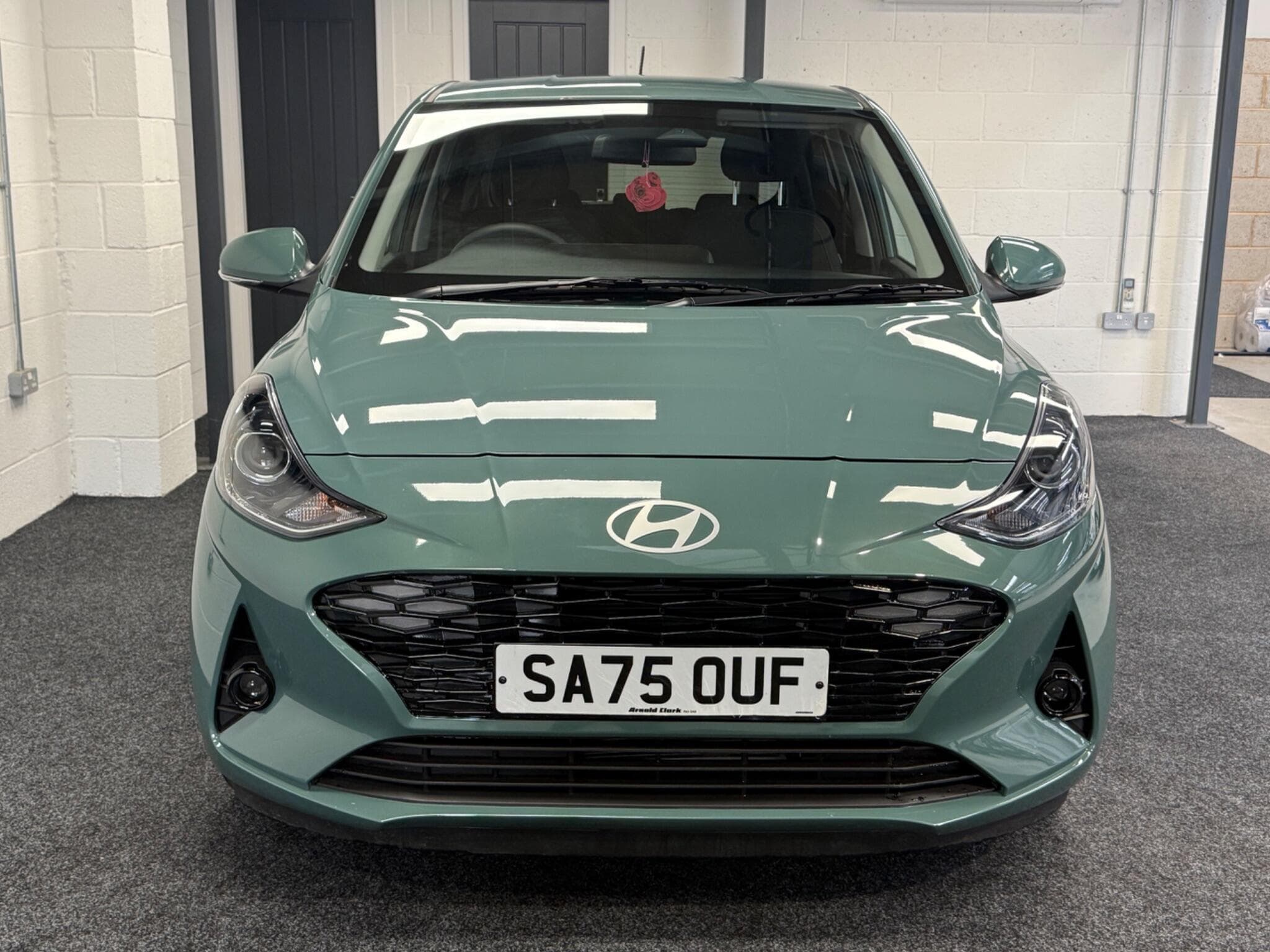 2025 Hyundai i10 - Image 2