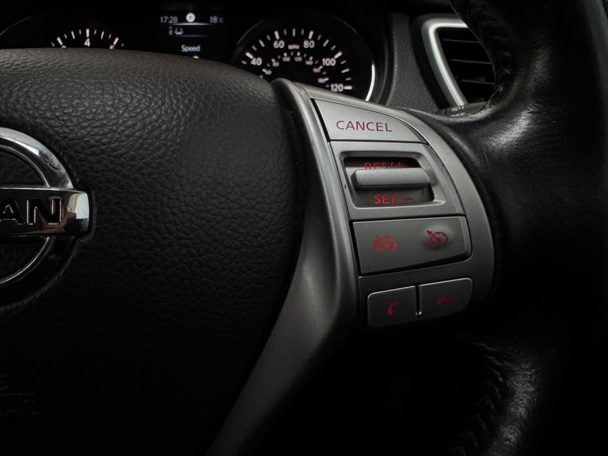 2016 Nissan Qashqai - Thumbnail 22