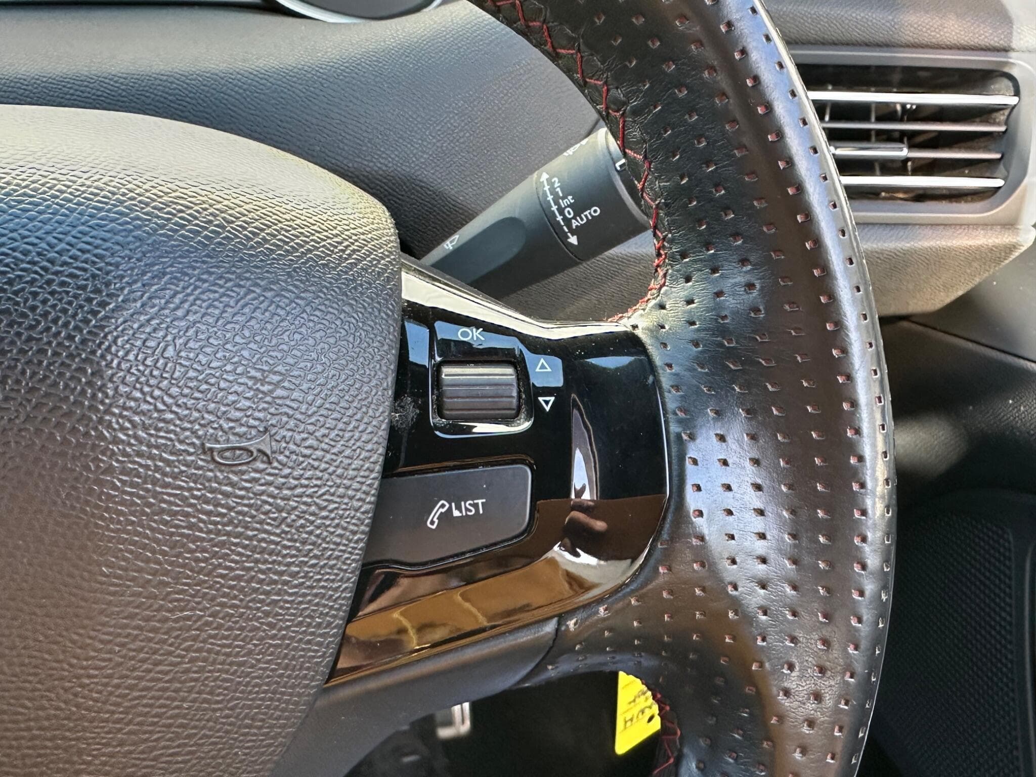 2016 Peugeot 308 - Thumbnail 18