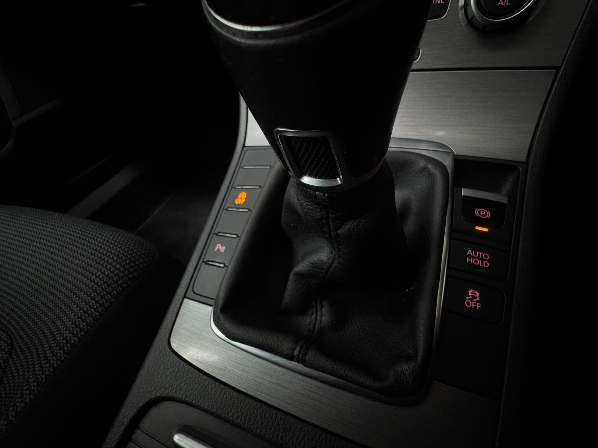 2013 Volkswagen Passat - Thumbnail 19