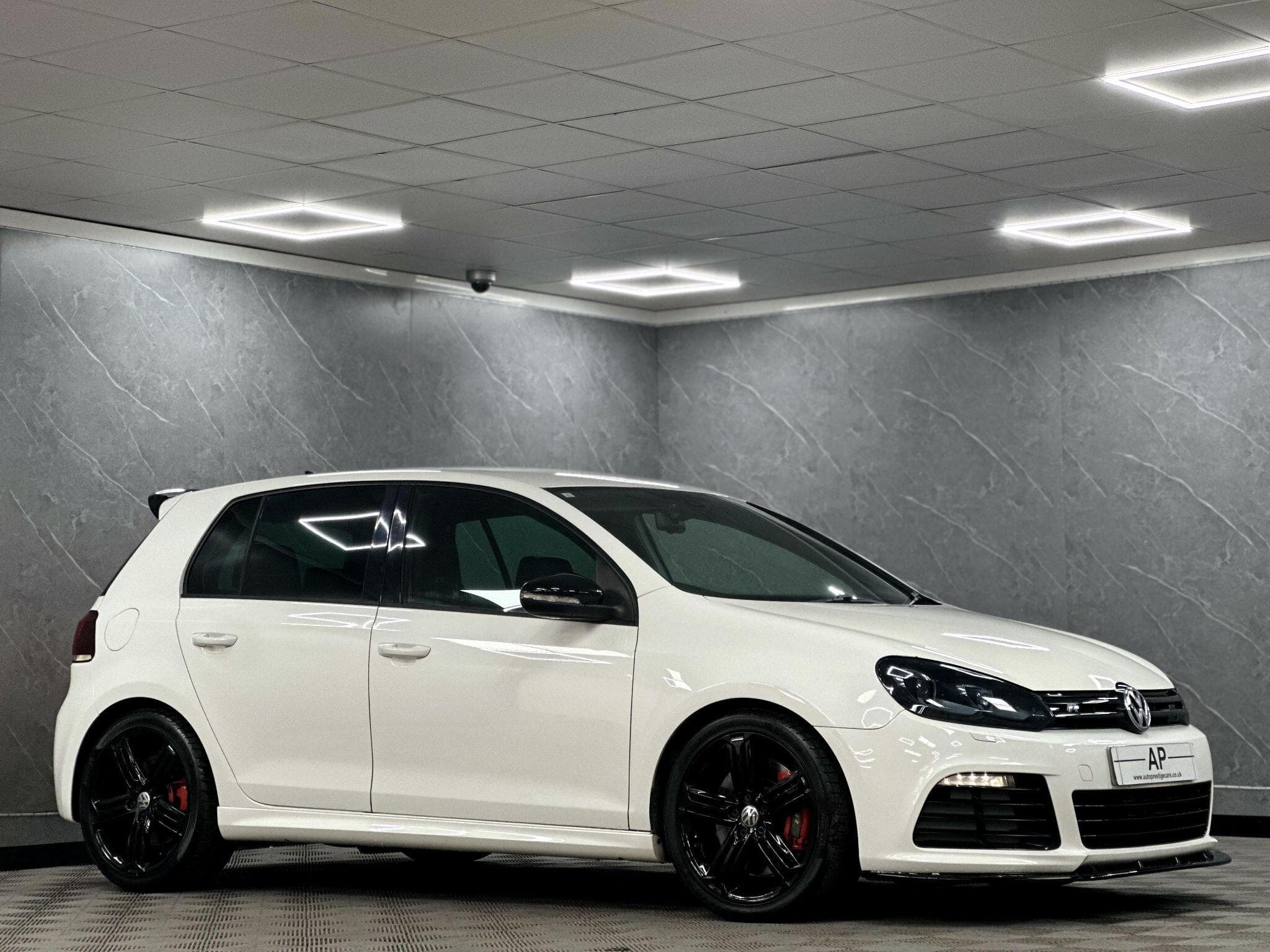 2011 Volkswagen Golf - Image 2