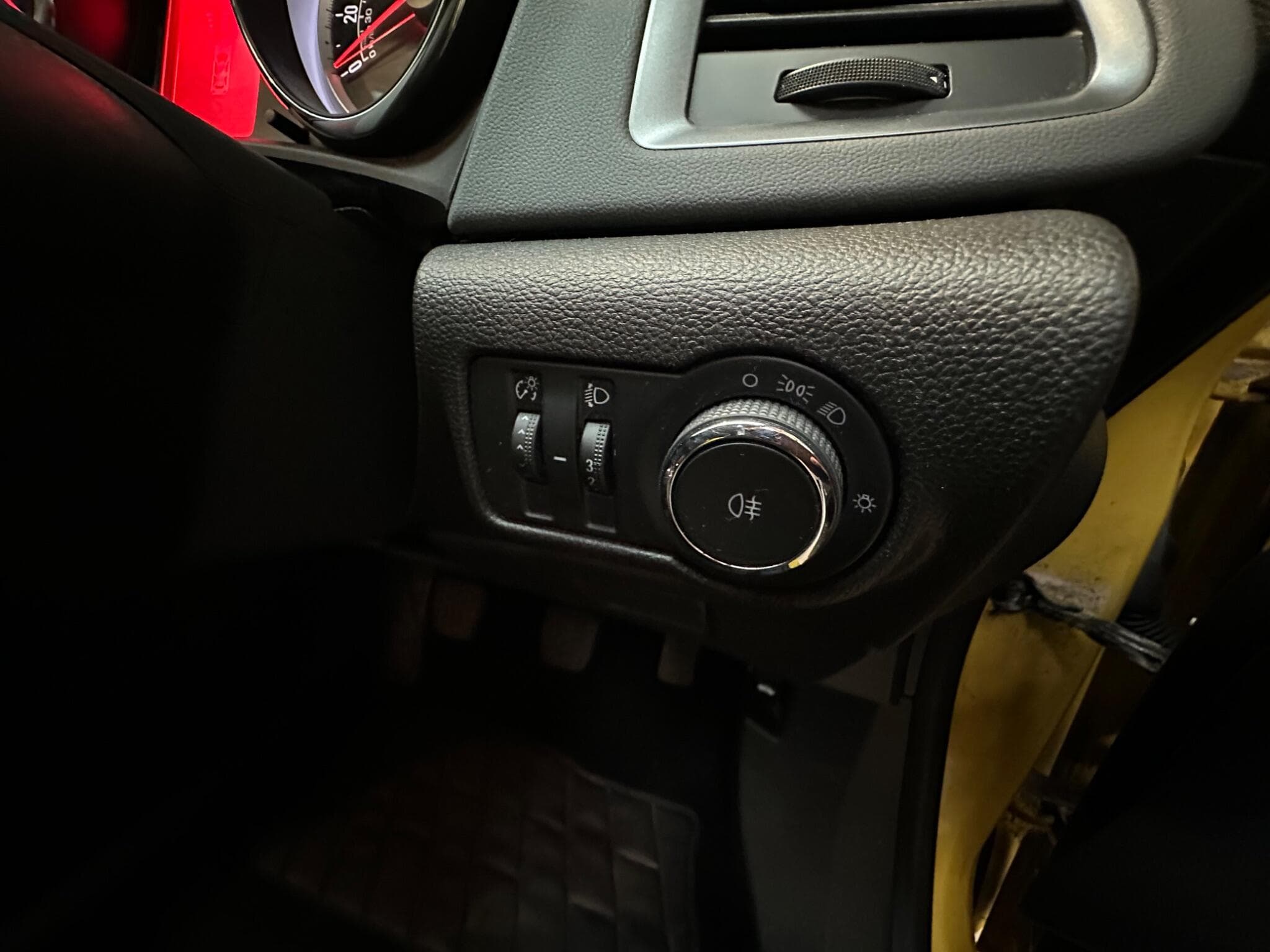 2013 Vauxhall Astra GTC - Thumbnail 19