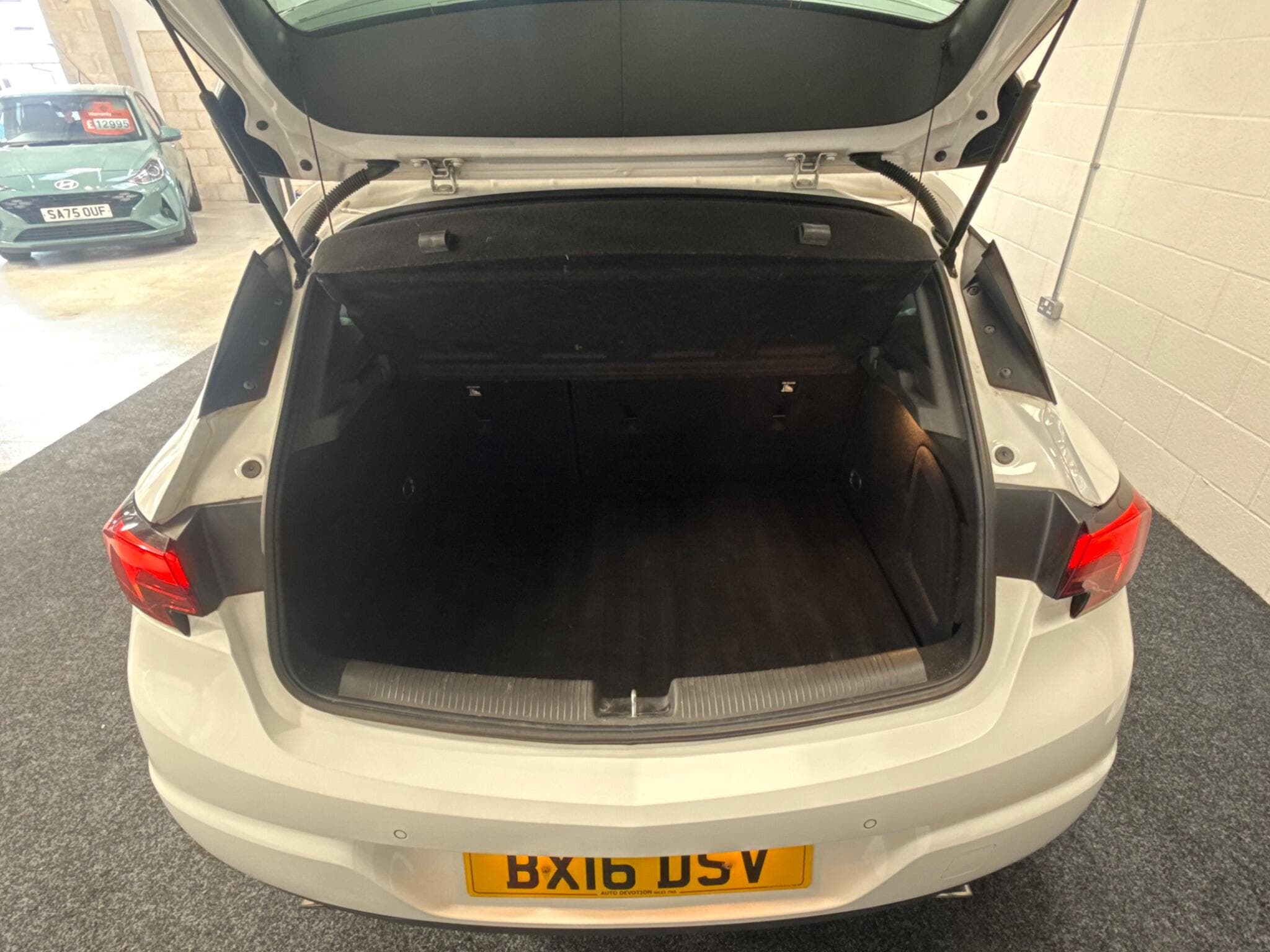 2016 Vauxhall Astra - Thumbnail 17