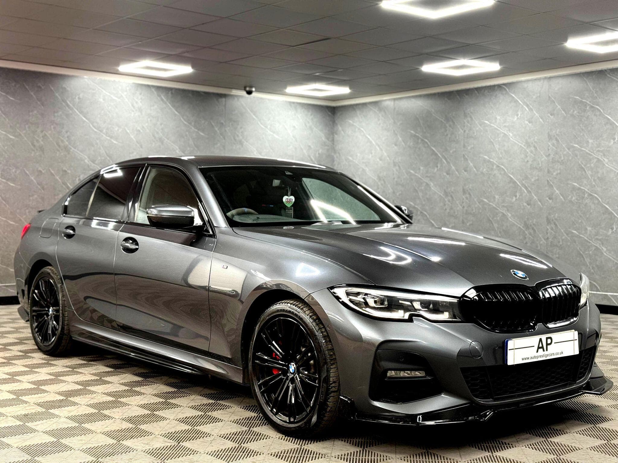 2019 BMW 3 Series - Thumbnail 4