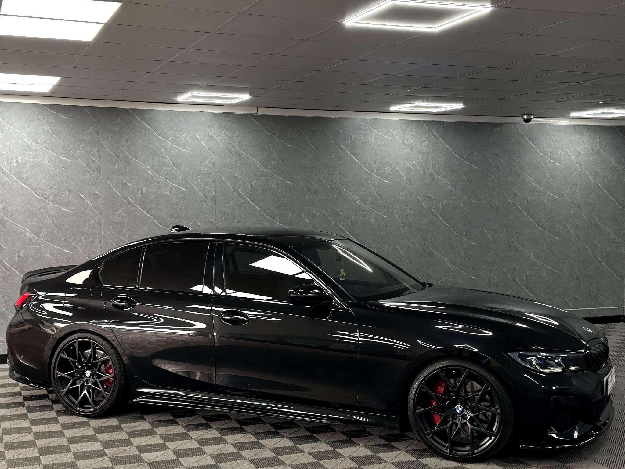 2019 BMW 3 Series - Image 3