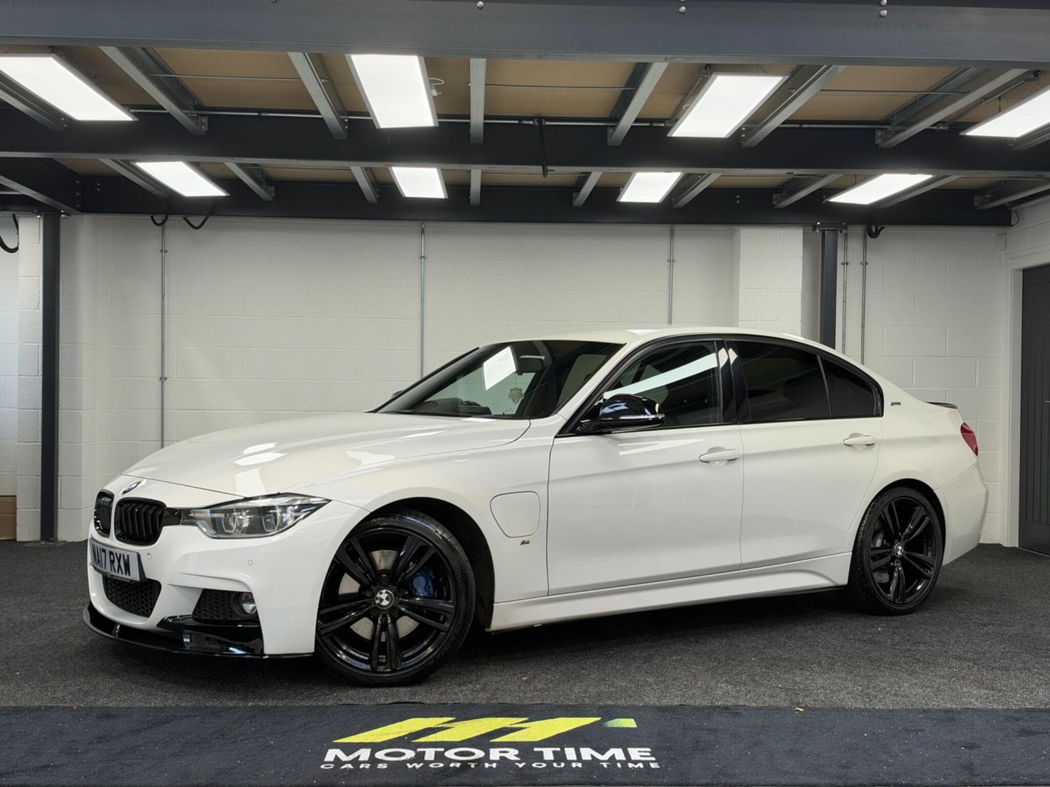 2017 BMW 3 Series - Main