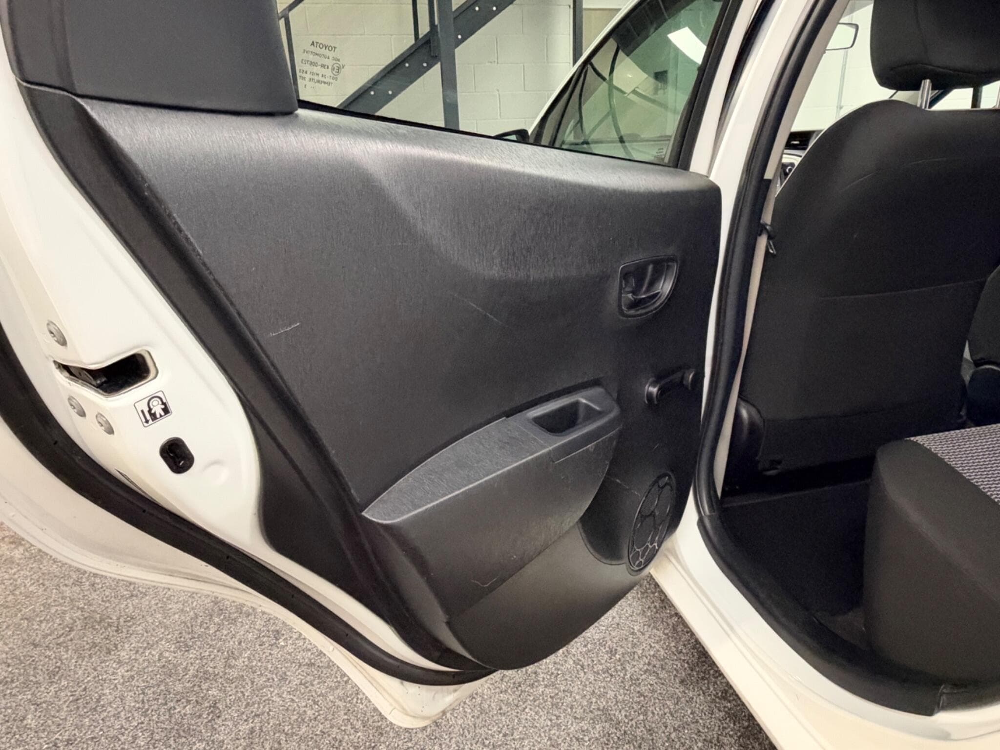 2013 Toyota Yaris - Thumbnail 24