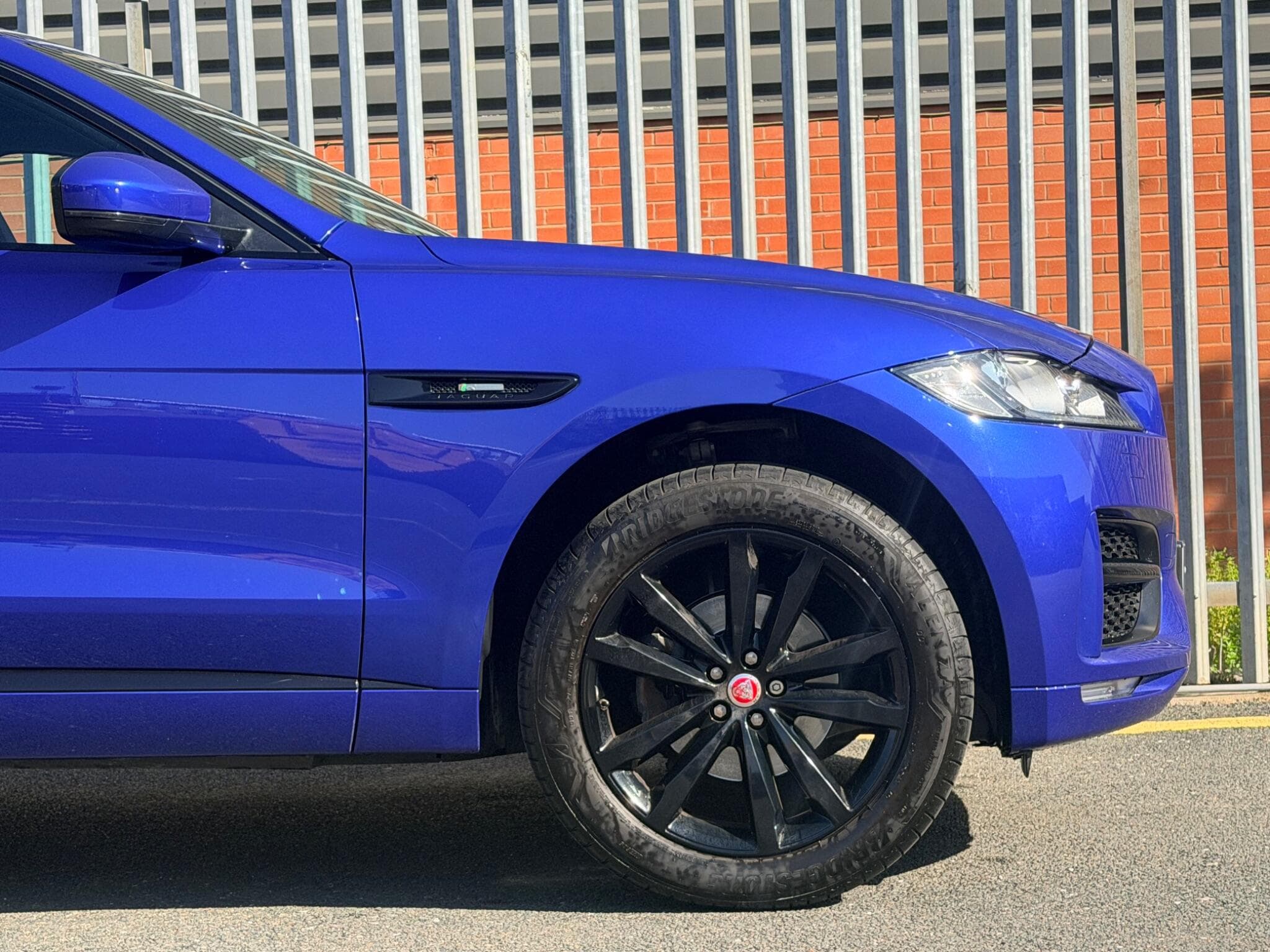 2017 Jaguar F-PACE - Thumbnail 6