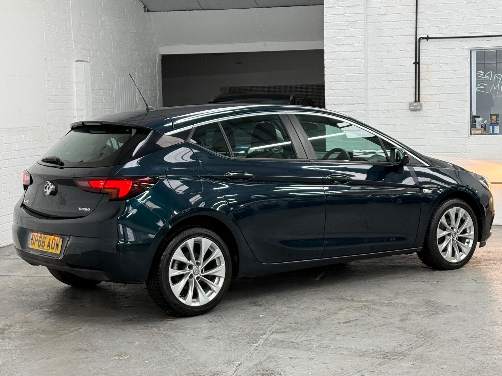 2016 Vauxhall Astra - Thumbnail 10
